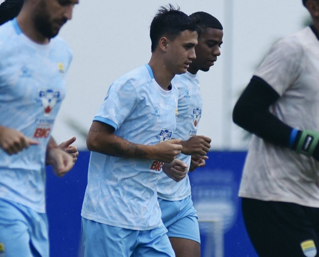 Eliano Reijnders Tegaskan Persib Bandung Tidak Boleh Terbuai Status Juara Paruh Musim