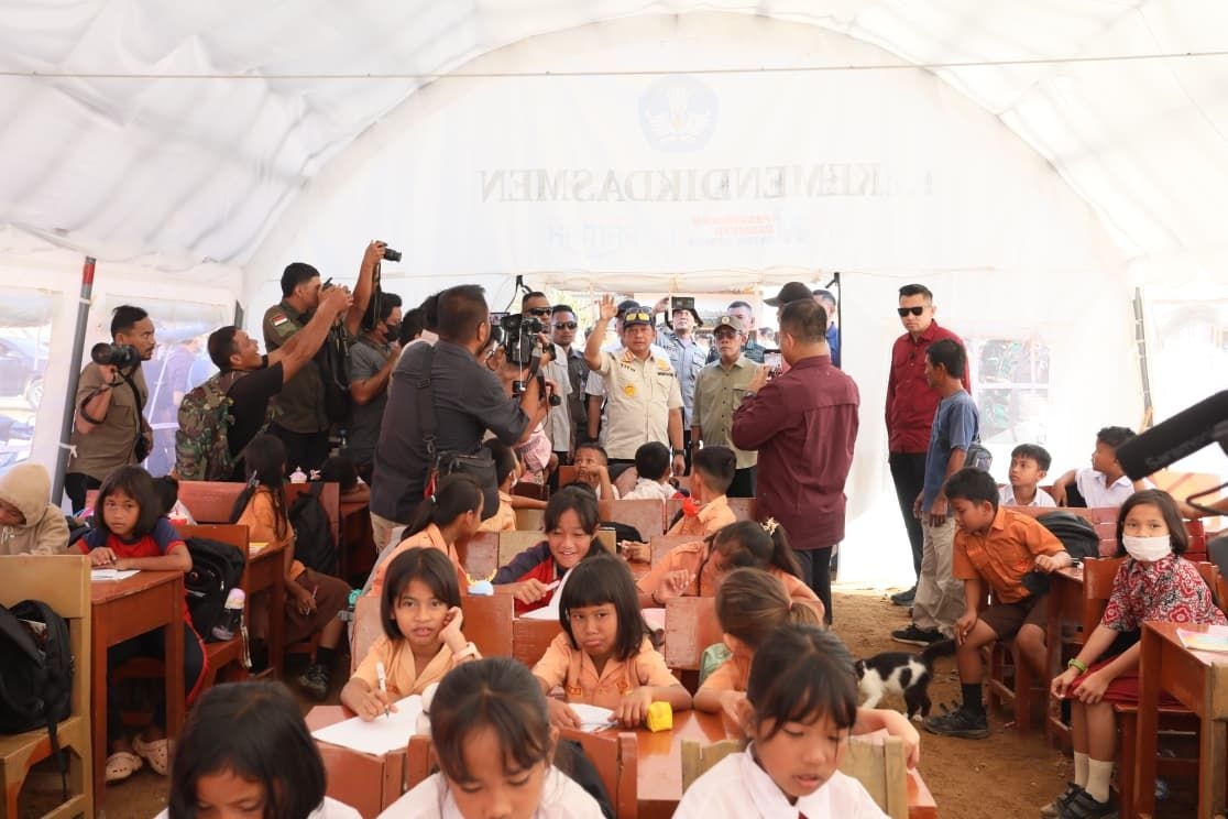 Tito Tinjau Sekolah Terdampak Bencana di Tapteng, Pastikan Penanganan Dipercepat