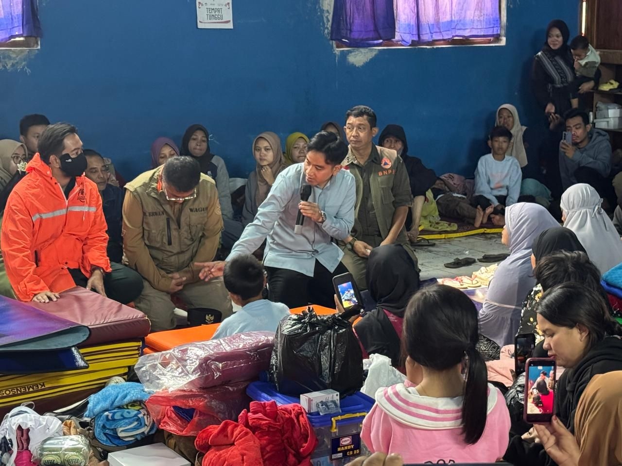 Gibran Tinjau Longsor di Bandung Barat, Pastikan Penanganan Cepat dan Terpadu