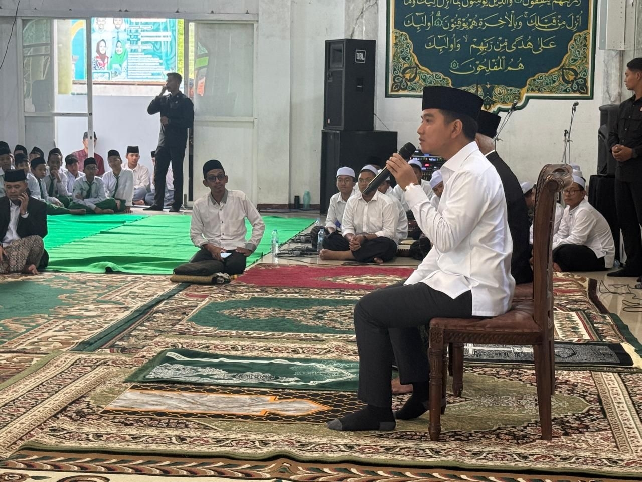 Era Digital, Gibran Ajak Santri Ponpes Amanatul Ummah Perkuat Akhlak dan Literasi Teknologi