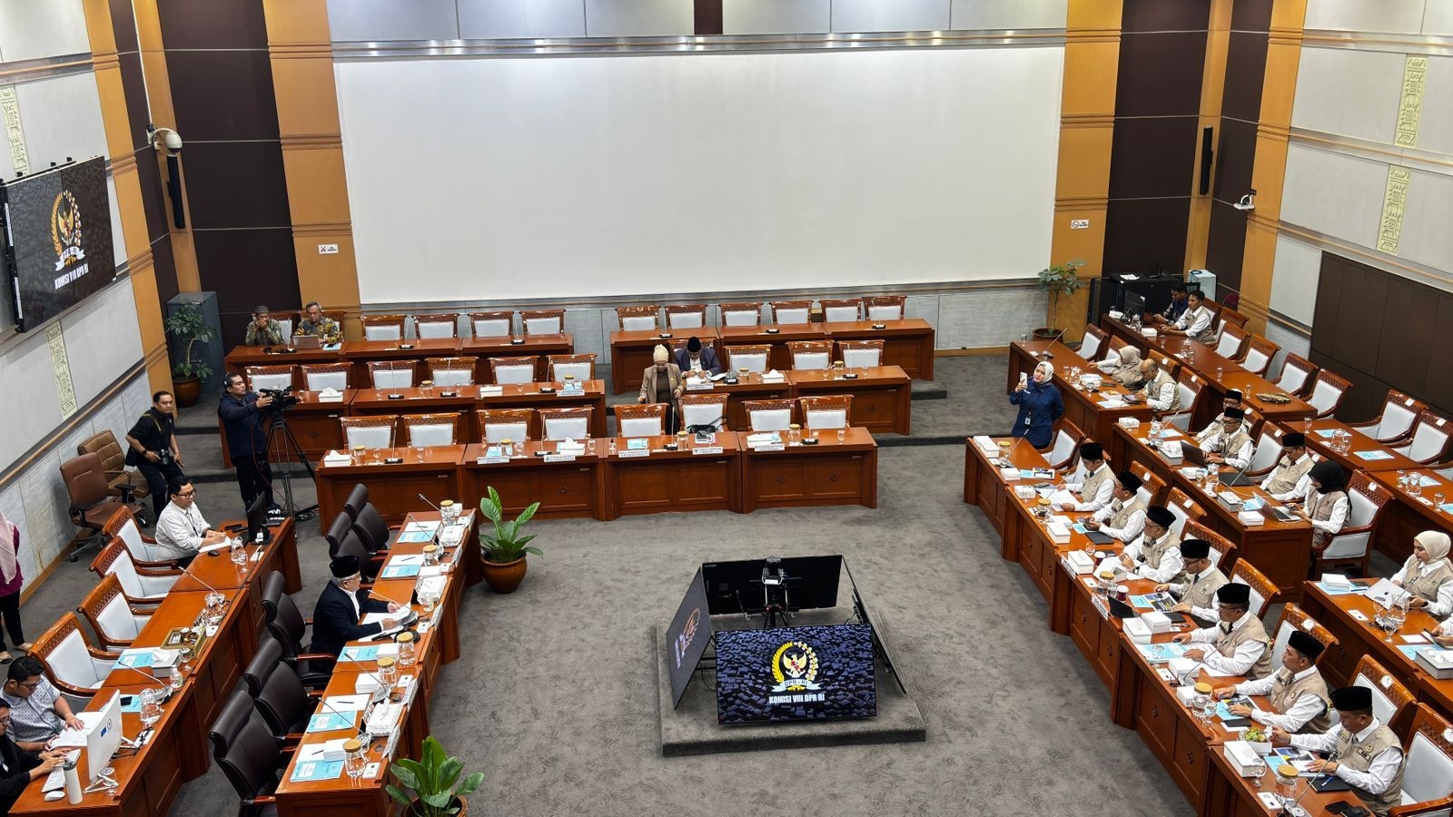 Rapat di Komisi VIII DPR, Kemenhaj Beberkan Sejumlah Anggaran Masih Tertahan di Kemenag