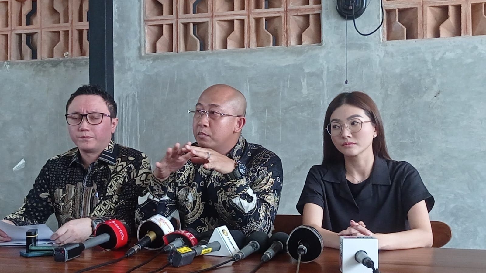 Ponsel Pelaku Sempat Dijual, Polisi Buru Sosok Pemfitnah Keluarga Sarwendah 