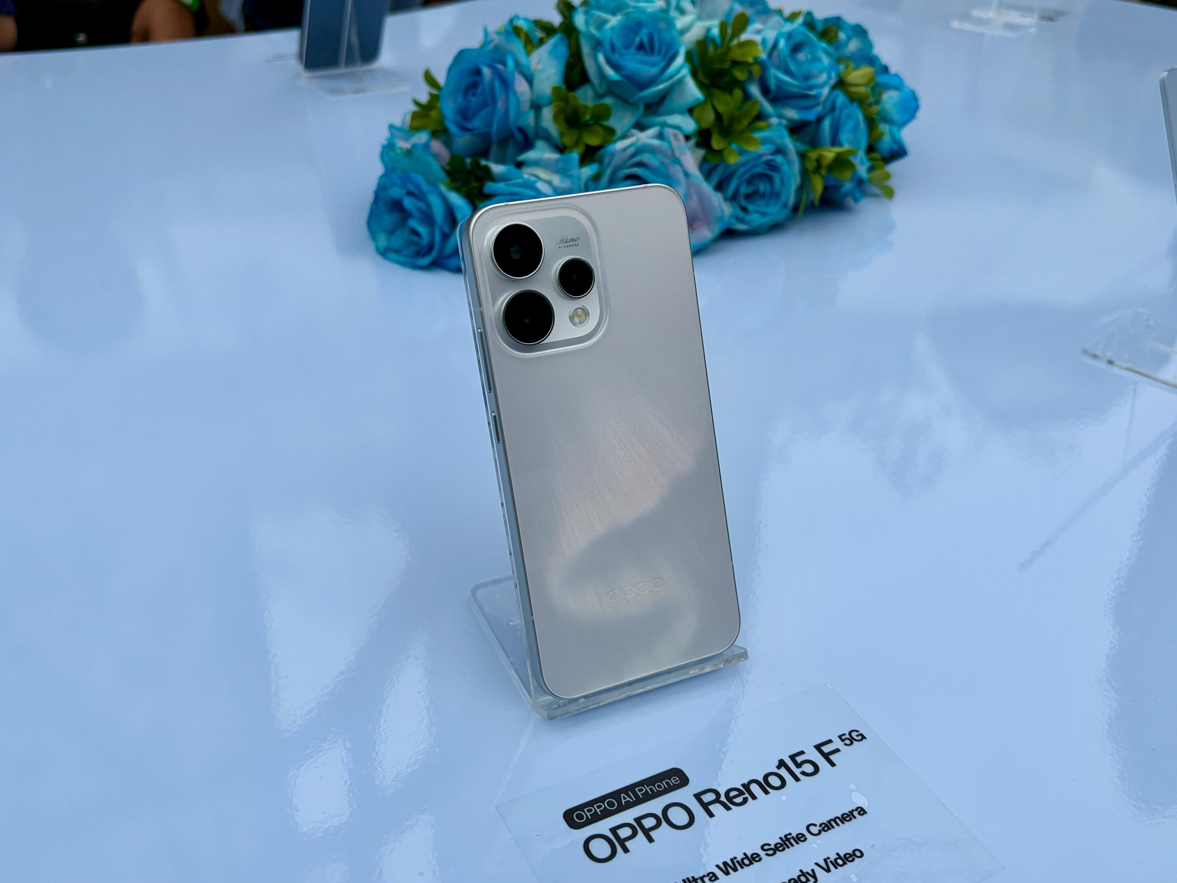 OPPO Reno15 Series Fokus Kamera Depan Ultra-Wide dan Fitur AI untuk Ngonten