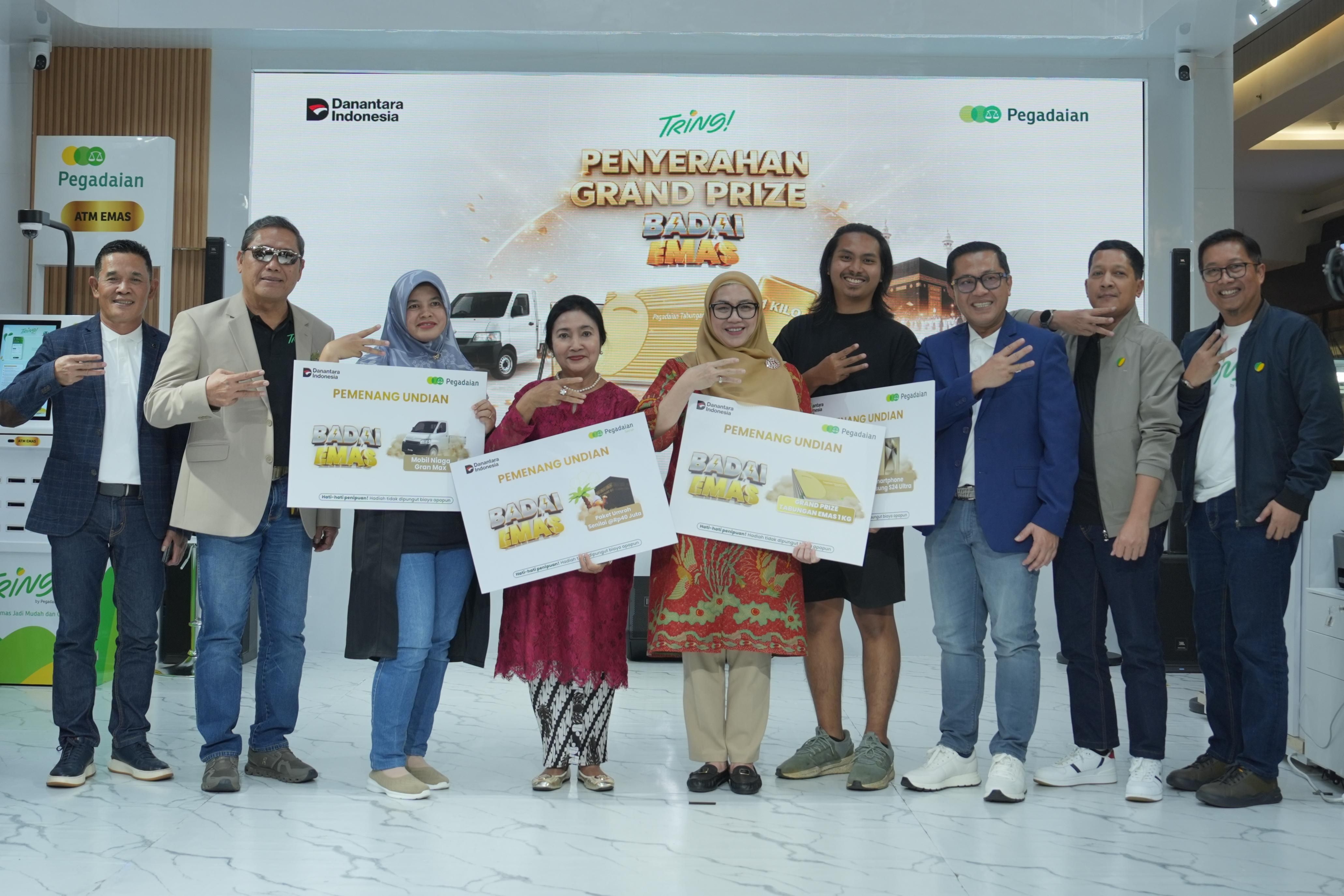 Pegadaian Serahkan Grand Prize Emas 1 Kg di Program Badai Emas