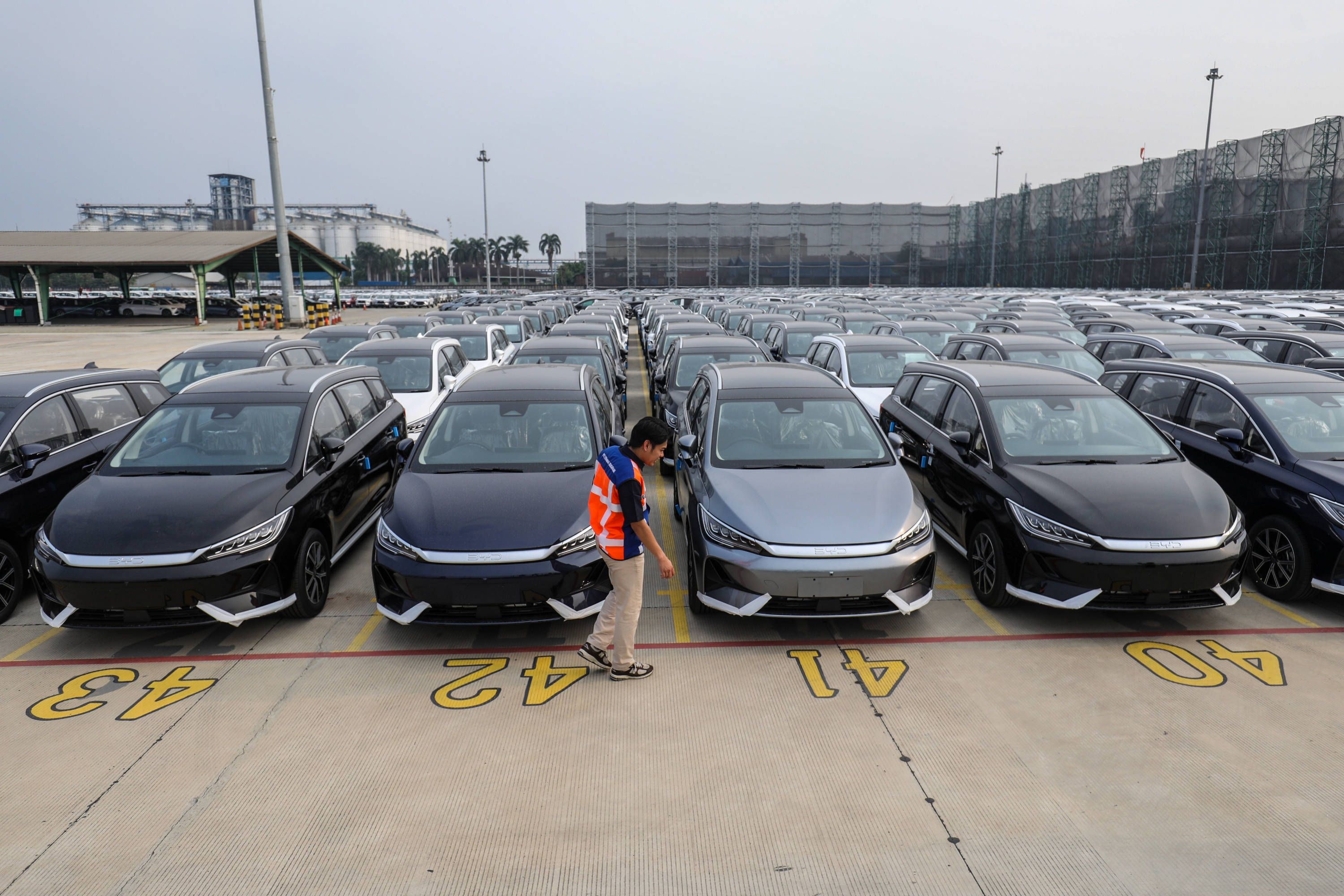 Indef: Penghentian Insentif Mobil Listrik Berisiko Tingkatkan Beban APBN dan Ketergantungan BBM