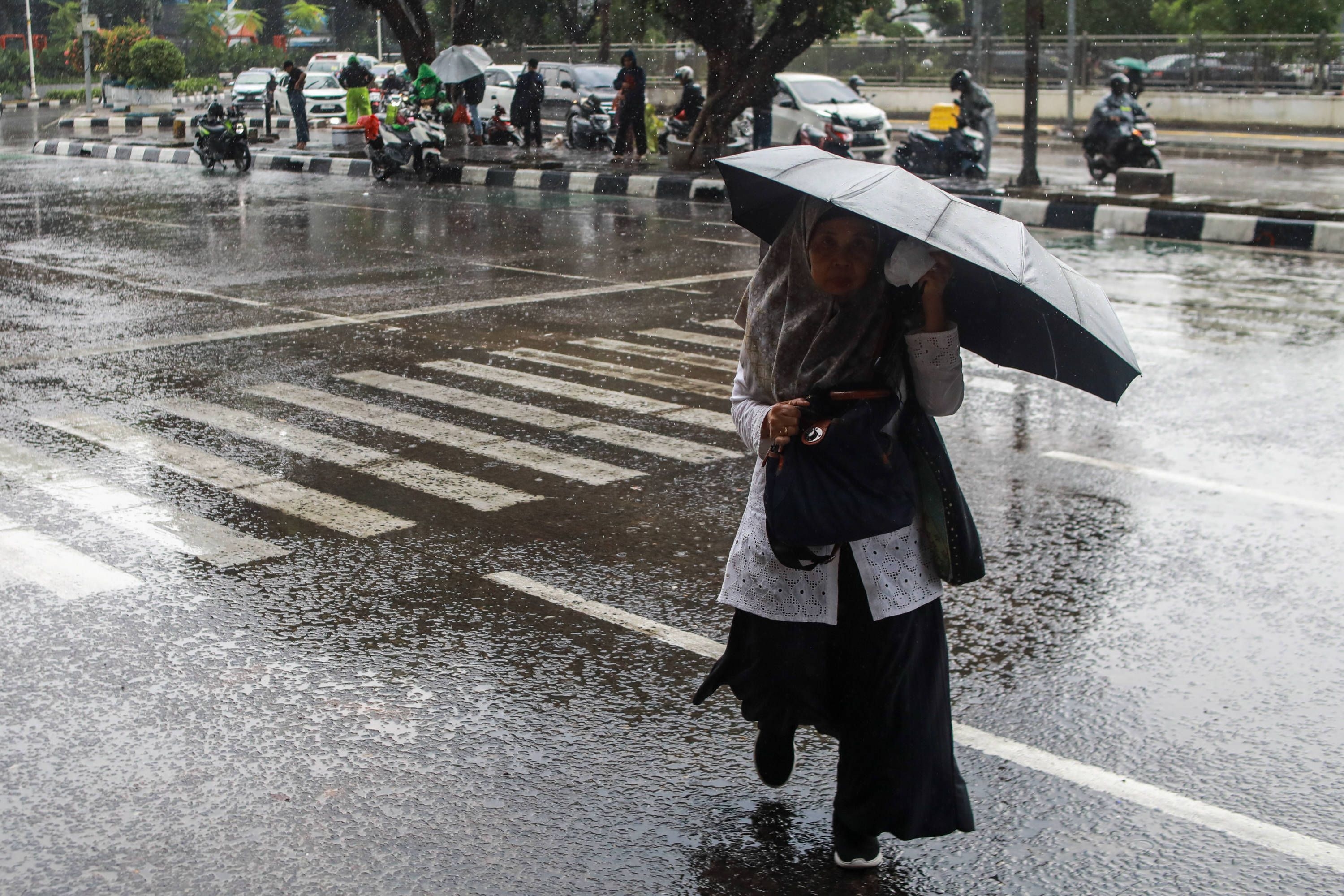 Perkiraan Cuaca Hari Ini: Sebagian Jakarta Hujan dari Siang hingga Sore