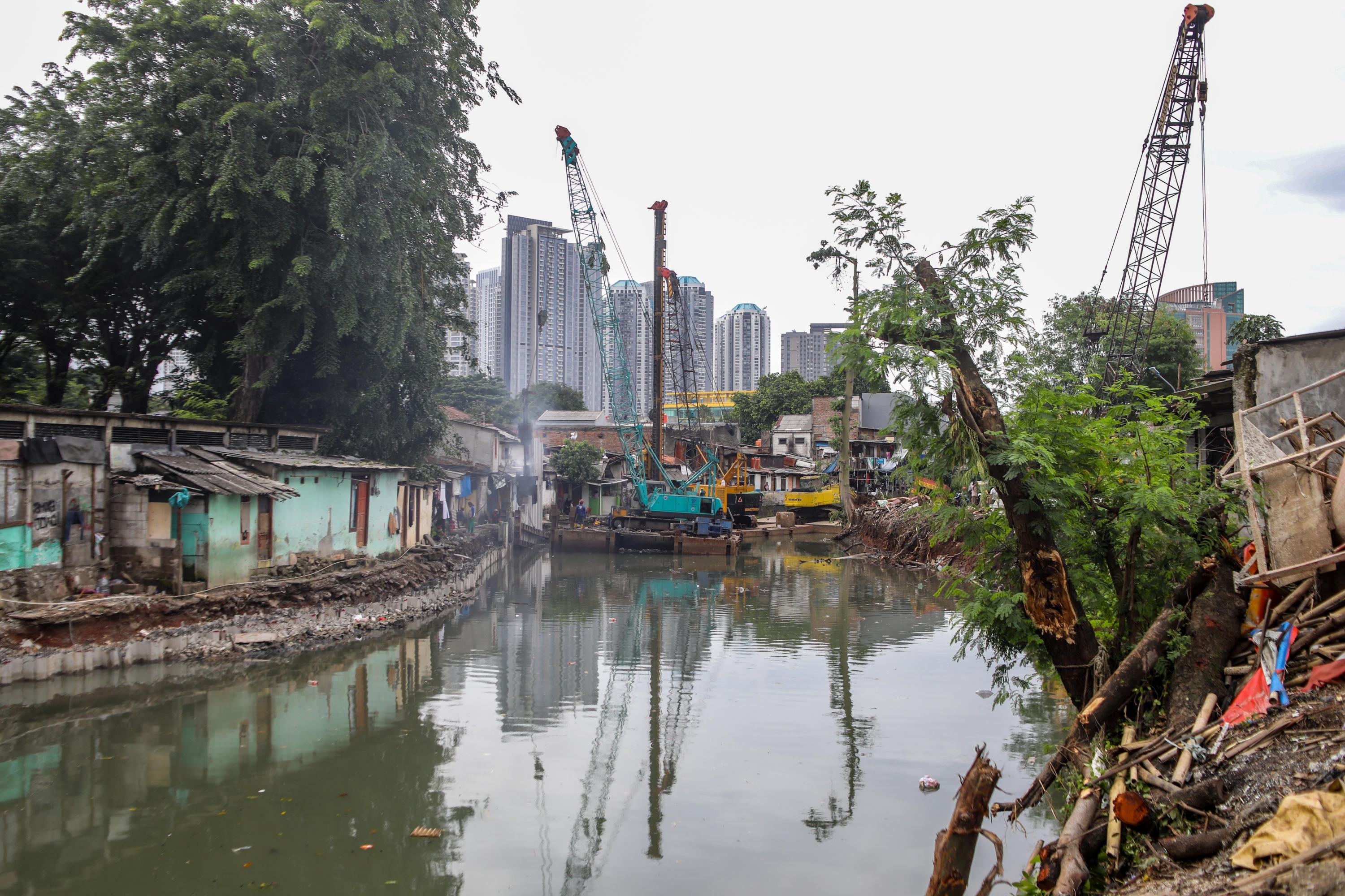 Warga Kebayoran Lama Protes Banjir Terus Berulang, Pemprov Diminta Segera Keruk Kali Grogol