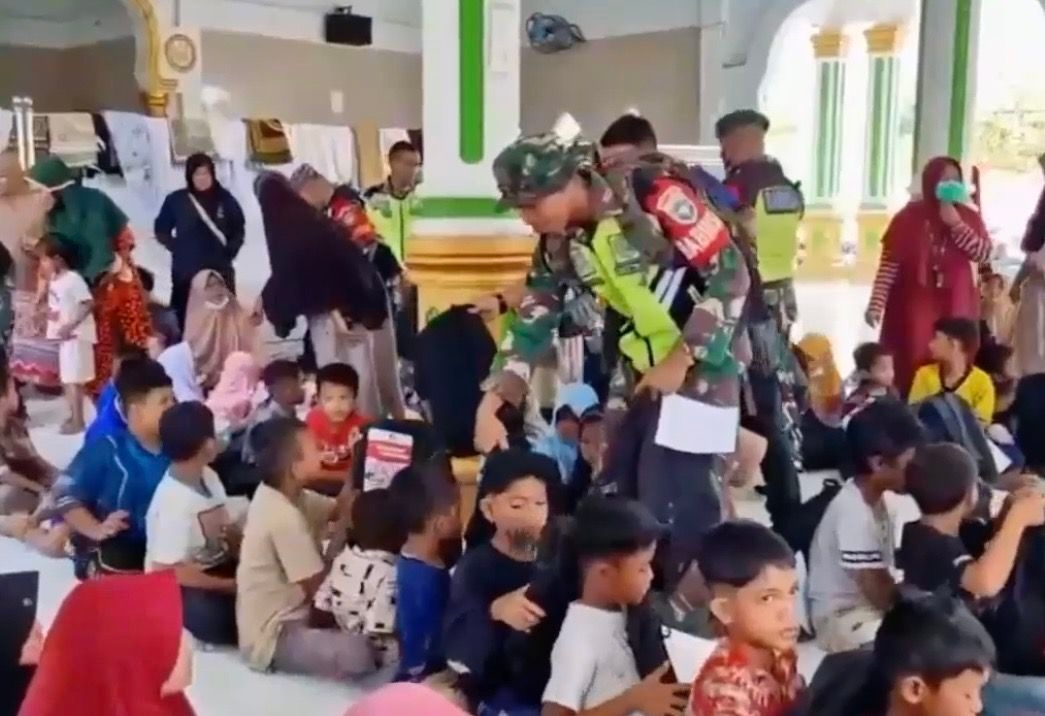 TNI Distribusikan 1.800 Paket Perlengkapan Sekolah untuk Anak Korban Bencana di Aceh