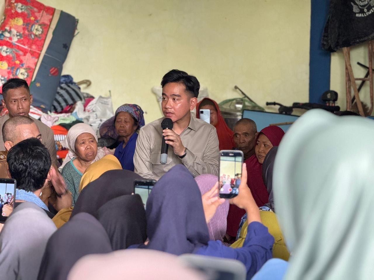 Tanah Masih Bergerak, Gibran Minta Warga Tegal Tak Kembali ke Rumah