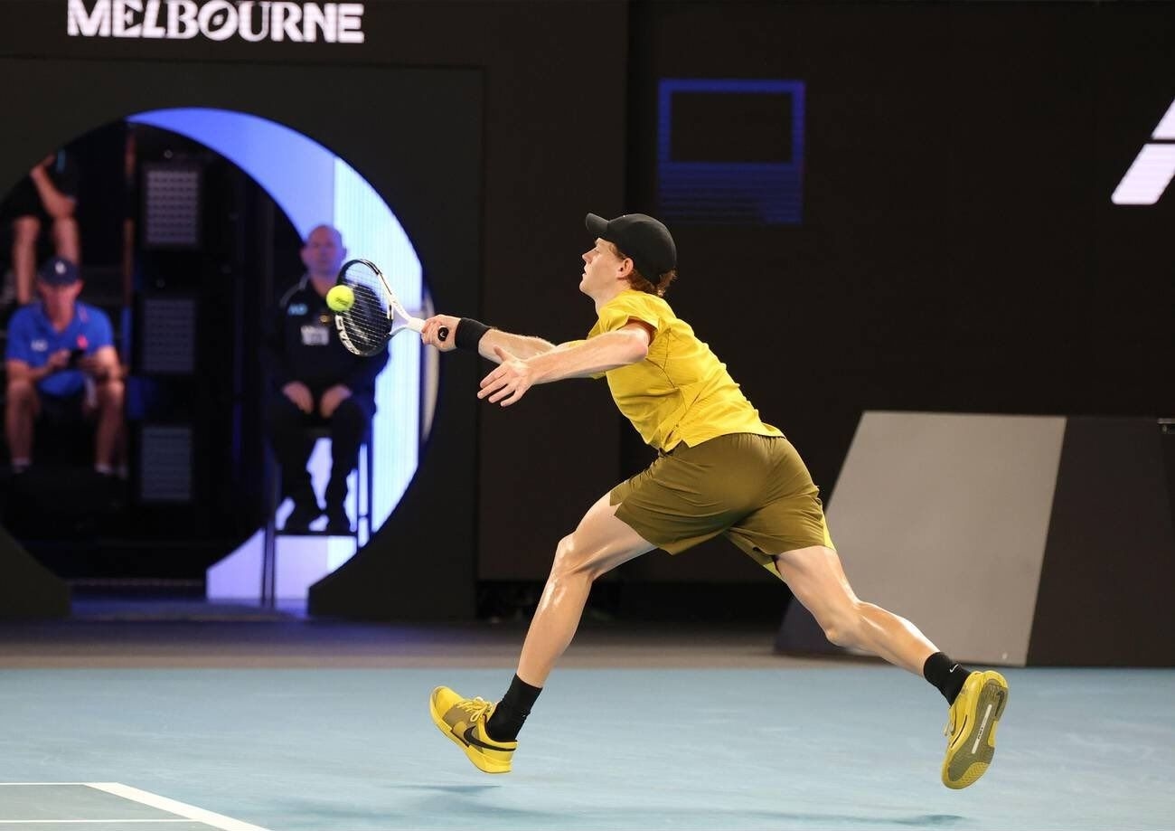 Australia Terbuka: Berjuang Lawan Kram dan Cuaca Ekstrem, Jannik Sinner Lolos ke 16 Besar