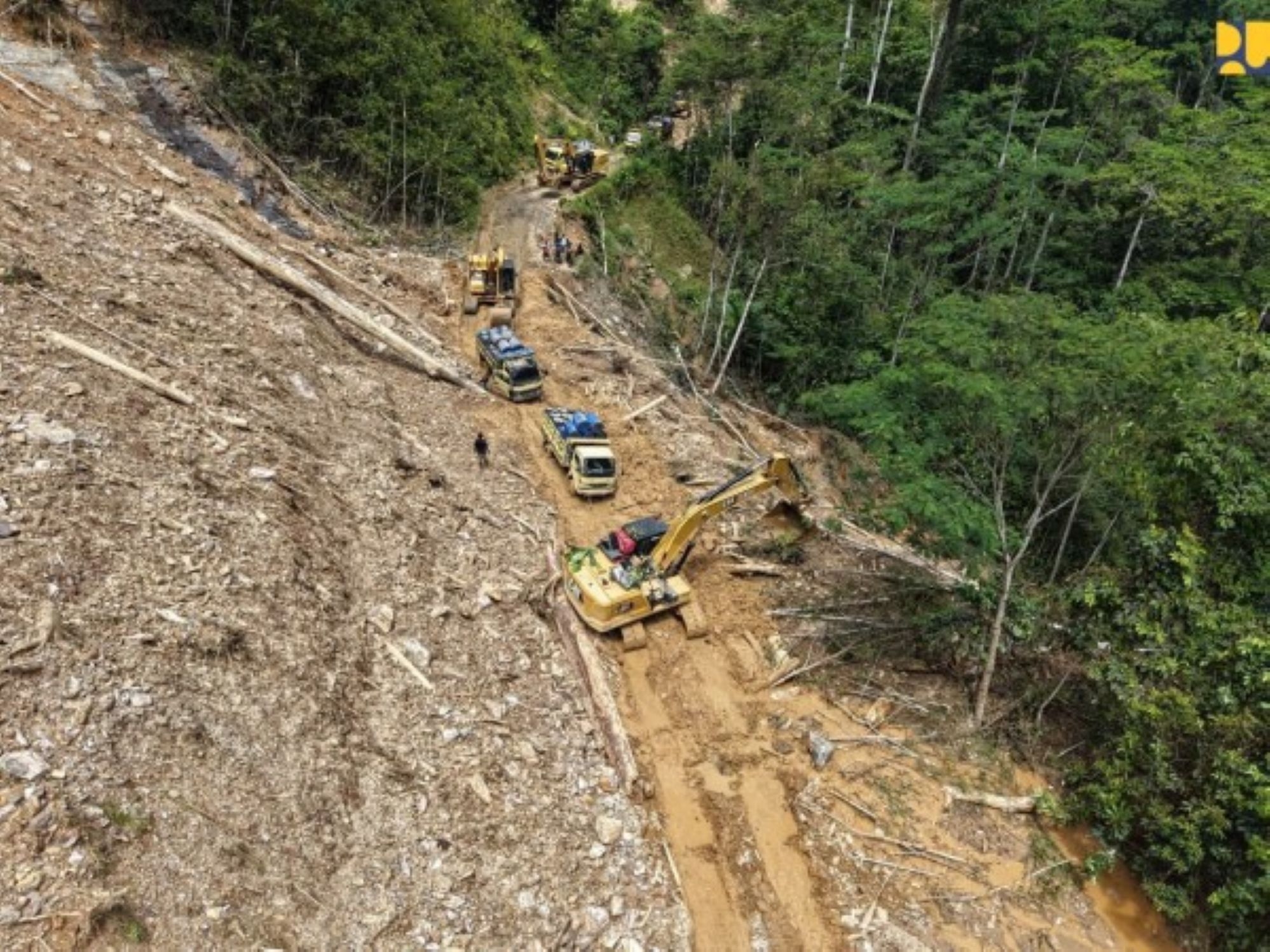 Longsor 27 Titik di Trans Papua, Kementerian PU Kerahkan 57 Alat Berat