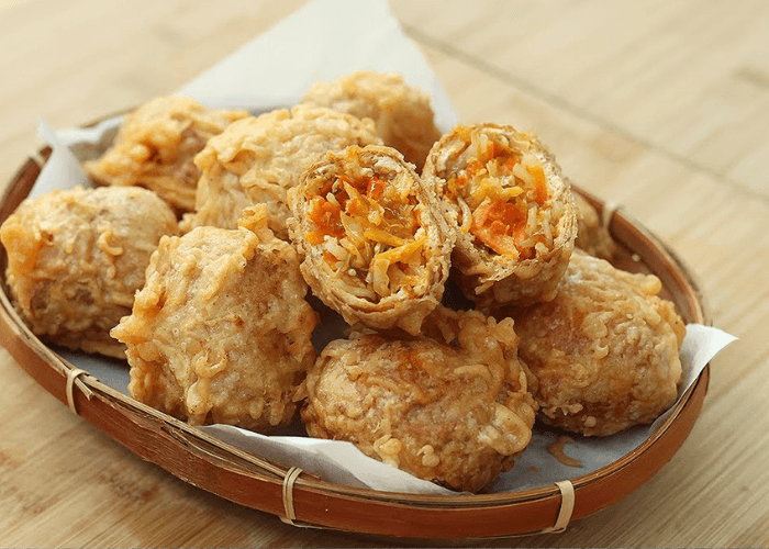 Makan Pedas Bikin Perut Panas? Ini Cara Aman Mengatasinya