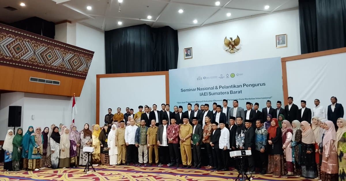 Pengurus IAEI Sumbar 2026–2031 Dilantik, Perkuat Kolaborasi Ekonomi Pesantren dan Wisata Halal