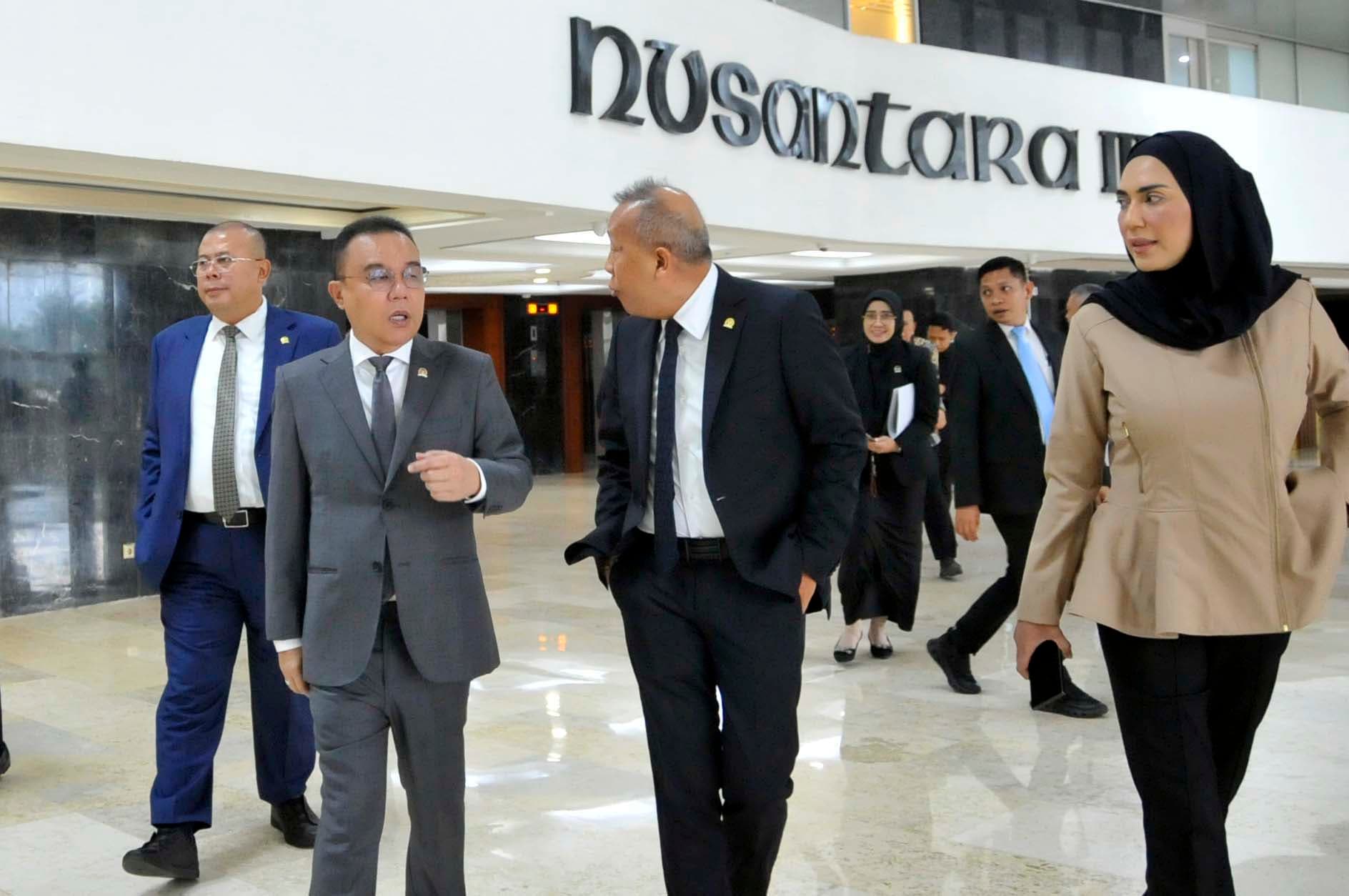 Pimpinan DPR RI Sufmi Dasco Ahmad bersama Cucun Ahmad Syamsurijal; Saan Mustopa; Sari Yuliati berisp menggelar konferens pers di Lobby Gedung Nusantara, Senayan, Jakarta, Kamis (8/10/2026). AKURAT.CO/Sopian