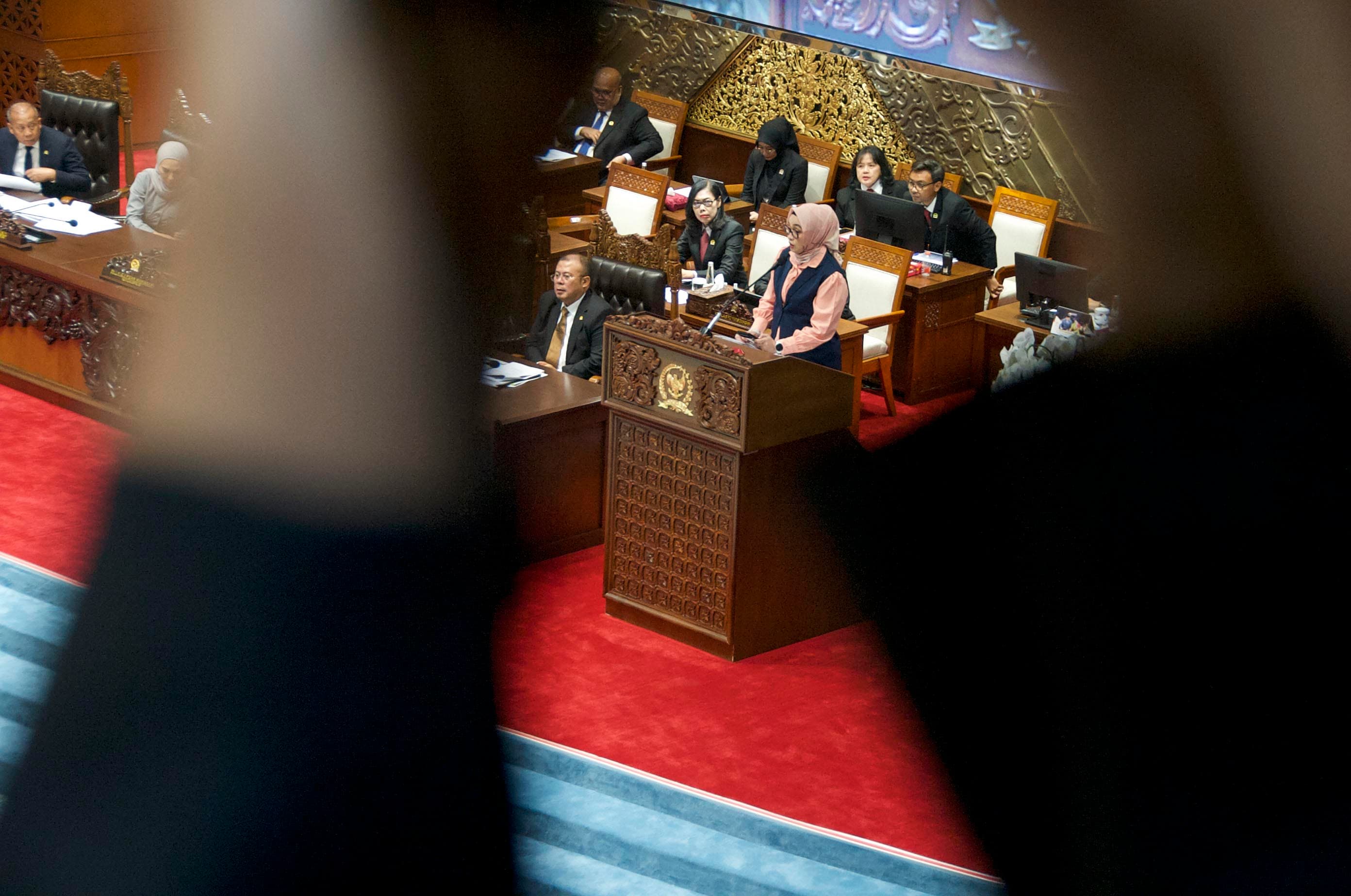 Ketua Panja yang juga Wakil Ketua Komisi IX DPR RI Putih Sari memberikan pidato dalam Rapat Paripurna ke-9 Masa Sidang I Tahun Sidang 2026-2027 di Gedung Parlemen Senayan, Jakarta, Selasa (6/10/2026).AKURAT.CO/Sopian