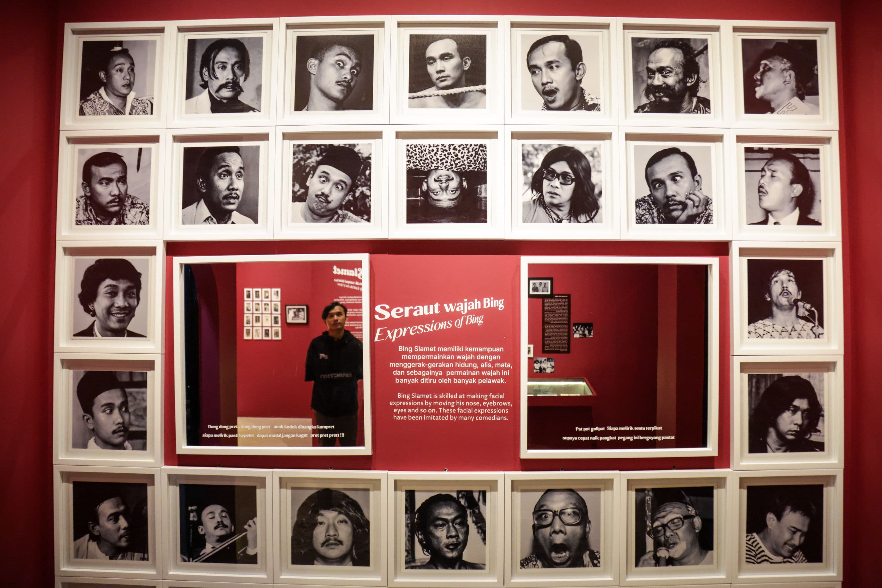 Pengunjung melihat koleksi Museum Bing Slamet di Jakarta, Selasa (6/10/2026). AKURAT.CO/Endra Prakoso