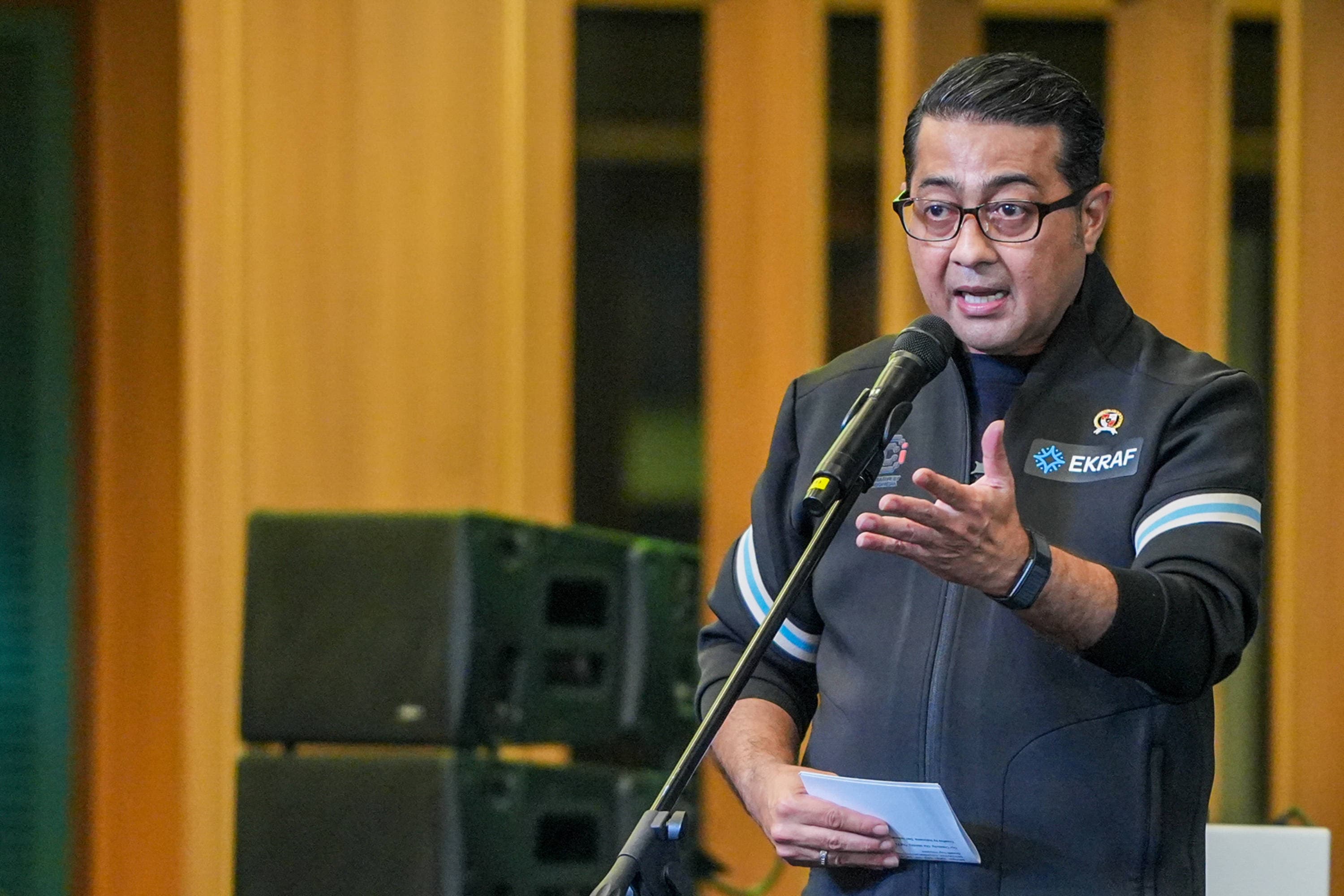 Menteri Ekonomi Kreatif Teuku Riefky menyampaikan sambutan saat peresmian Creative by Indonesia di Lippo Mall Nusantara, Jakarta, Sabtu, (24/10/2026). AKURAT.CO/Endra Prakoso