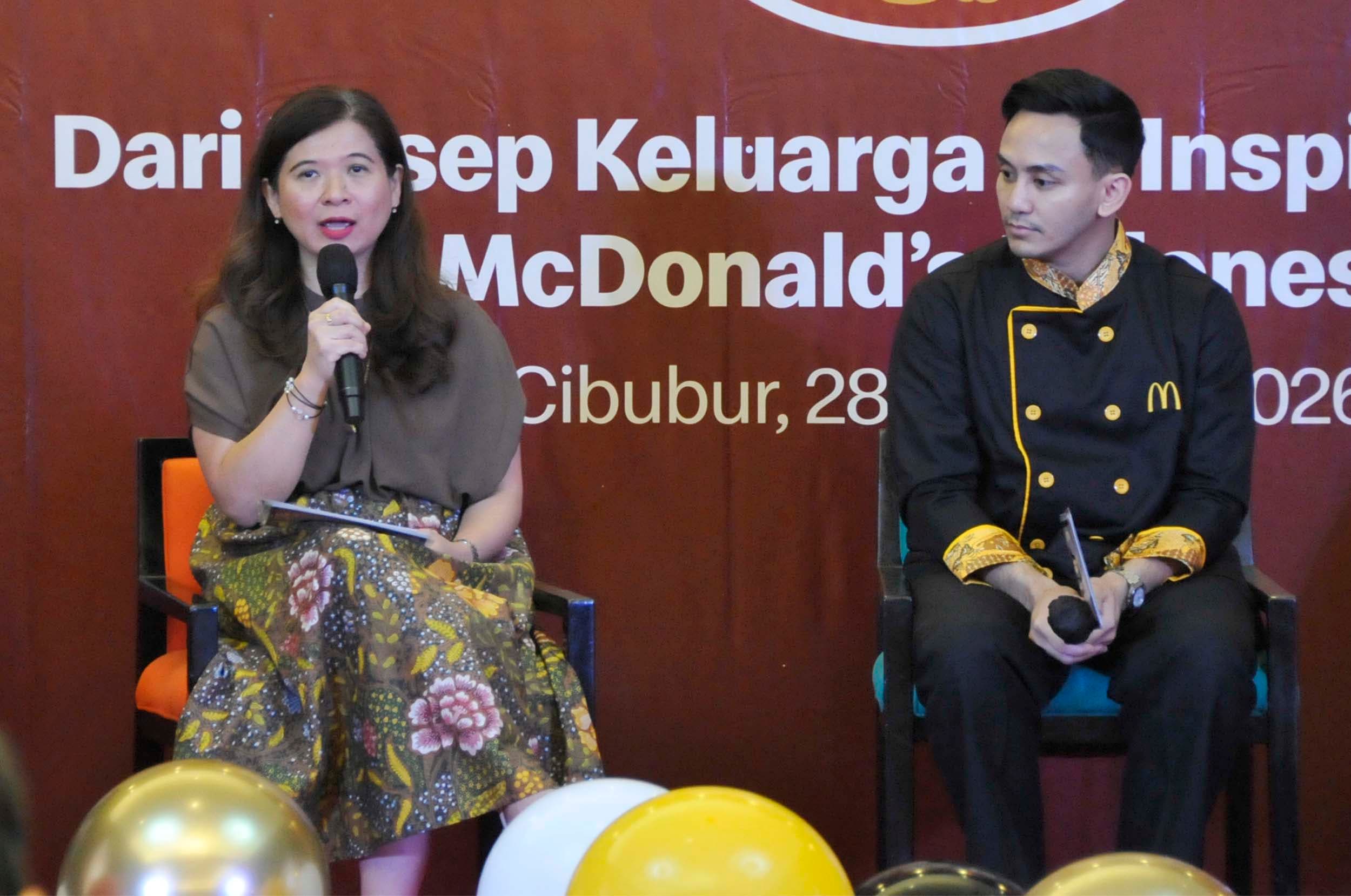 Associate Director of Marketing McDonald’s Indonesia, Caroline Kurniadjaja  (kiri) saat konferensi pers Kompetisi Cinta Warisan Indonesia di Jakarta, Rabu (28/10/2026). AKURAT.CO/Sopian