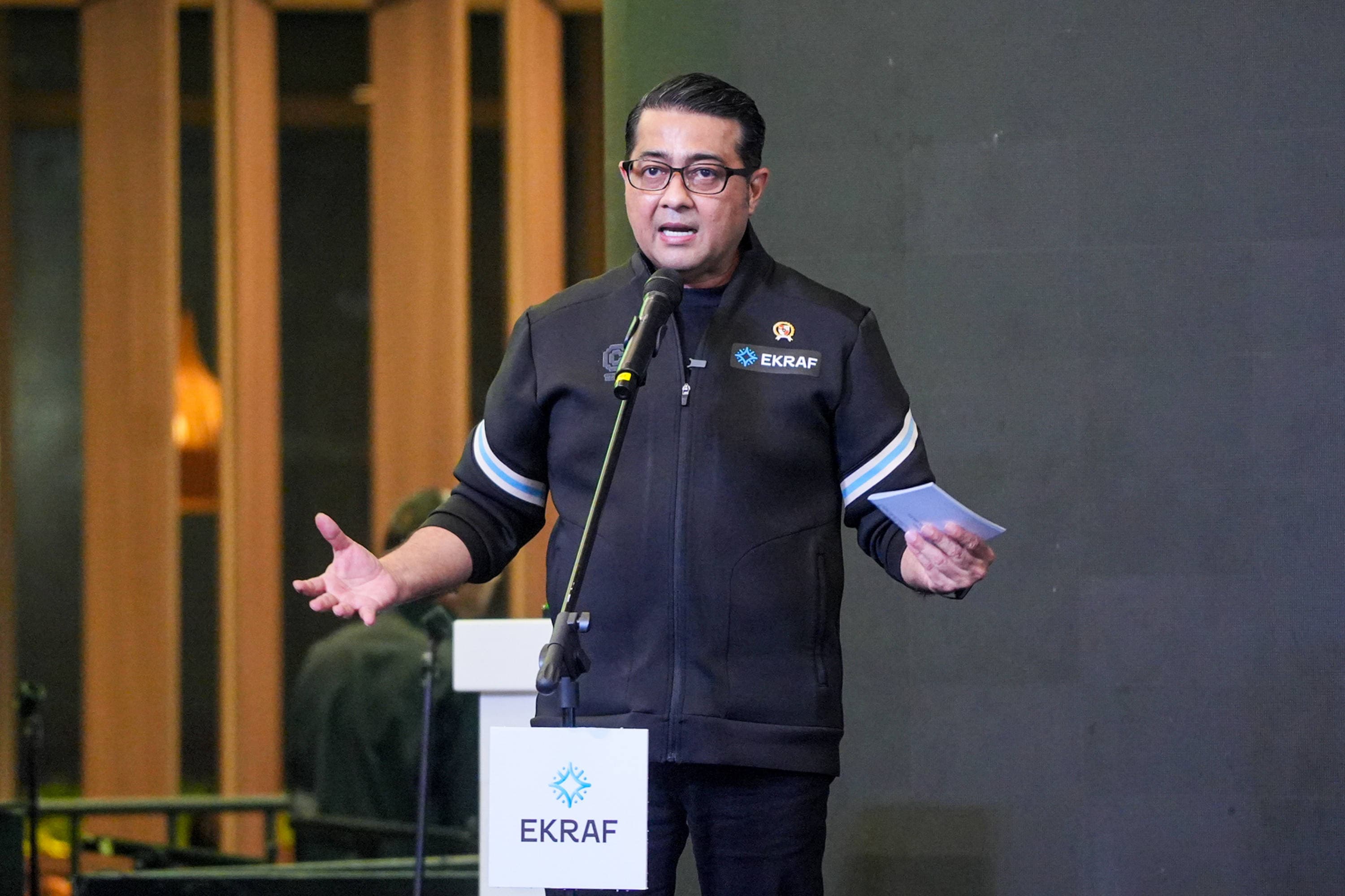 Menteri Ekonomi Kreatif Teuku Riefky menyampaikan sambutan saat peresmian Creative by Indonesia di Lippo Mall Nusantara, Jakarta, Sabtu, (24/10/2026). AKURAT.CO/Endra Prakoso