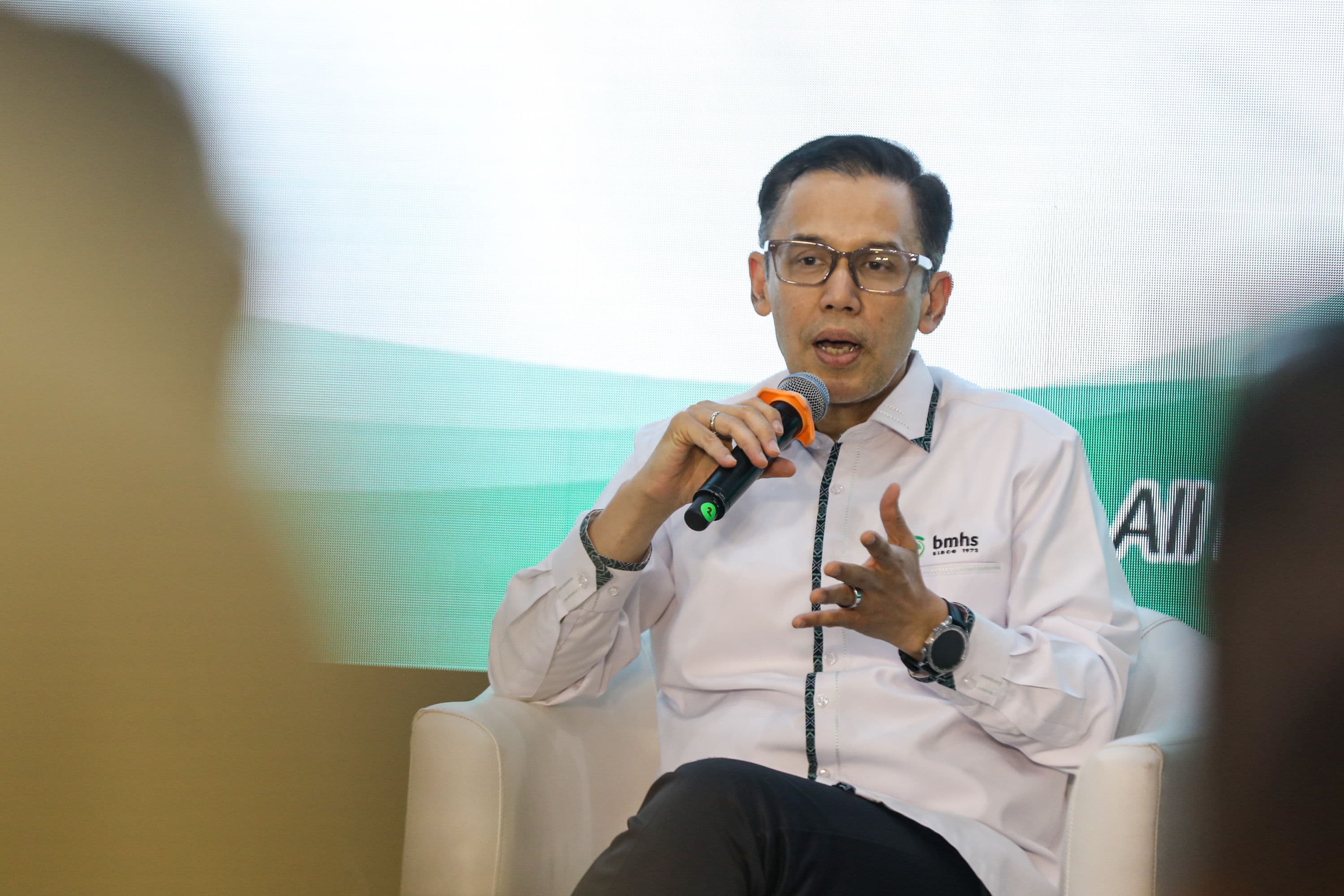 Presiden Komisaris PT Bundamedik Tbk Ivan Rizal Sini menyampaikan pemaparan dalam sesi talkshow bertajuk "Better Images, Better Decisions, Better Experiences, The Impact of T3 MRI and Digital Healthcare" di RSU Bunda, Menteng, Jakarta, Senin (5/10/2026).AKURAT.CO/Endra Prakoso