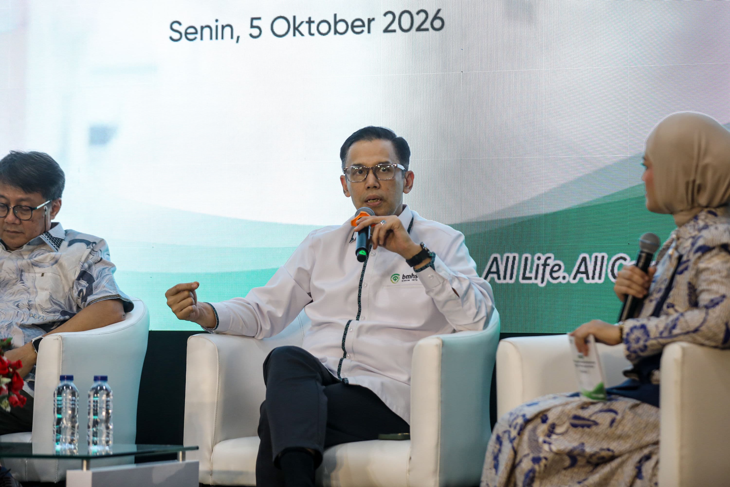 Presiden Komisaris PT Bundamedik Tbk Ivan Rizal Sini menyampaikan pemaparan dalam sesi talkshow bertajuk "Better Images, Better Decisions, Better Experiences, The Impact of T3 MRI and Digital Healthcare" di RSU Bunda, Menteng, Jakarta, Senin (5/10/2026).AKURAT.CO/Endra Prakoso
