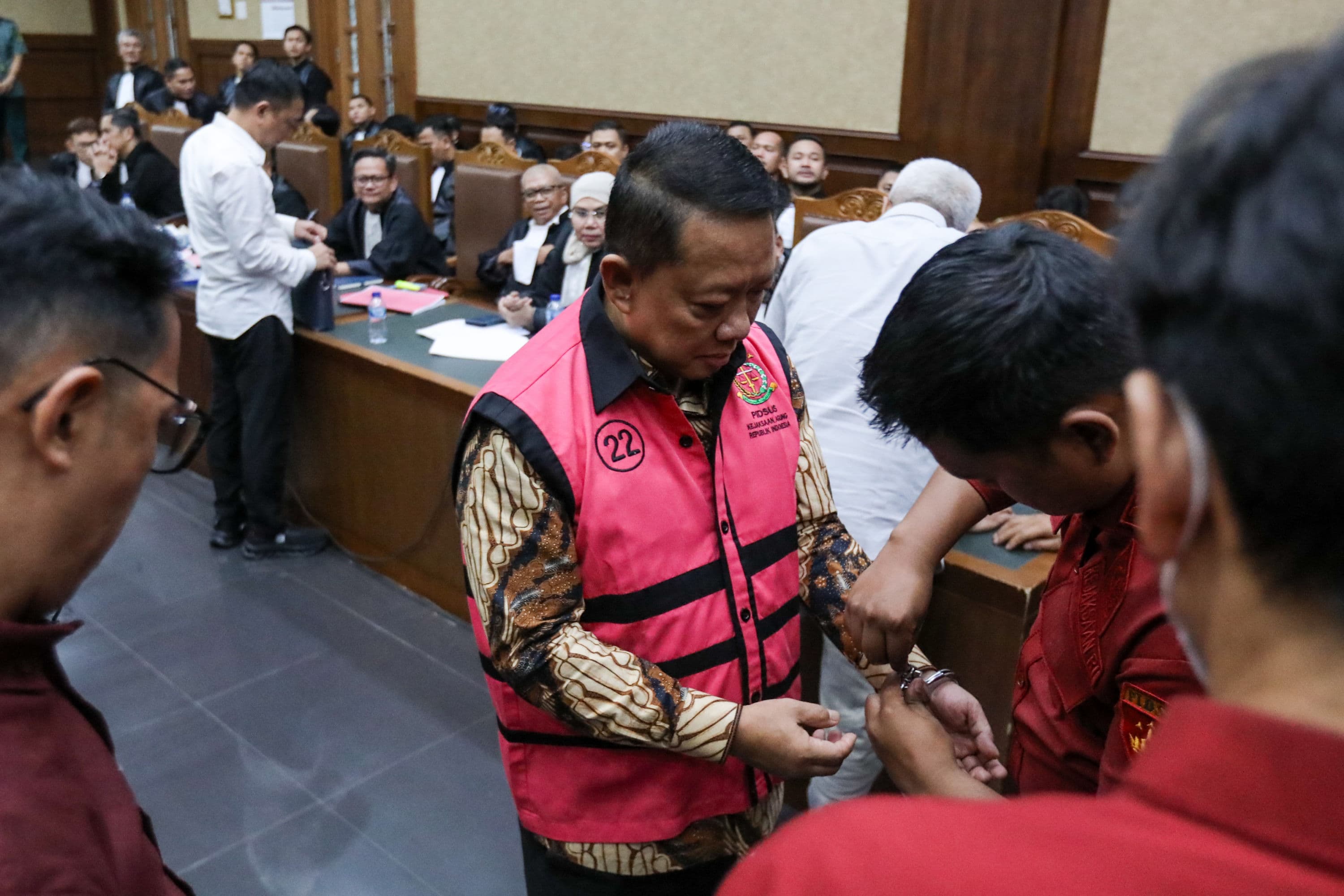 Terdakwa mantan Jampidsus Febrie Adriansyah bersiap menjalani sidang perdana kasus Tindak Pidana Pencucian Uang (TPPU) di Pengadilan Tipikor, Jakarta, Rabu (7/10/2026). AKURAT.CO/Endra Prakoso