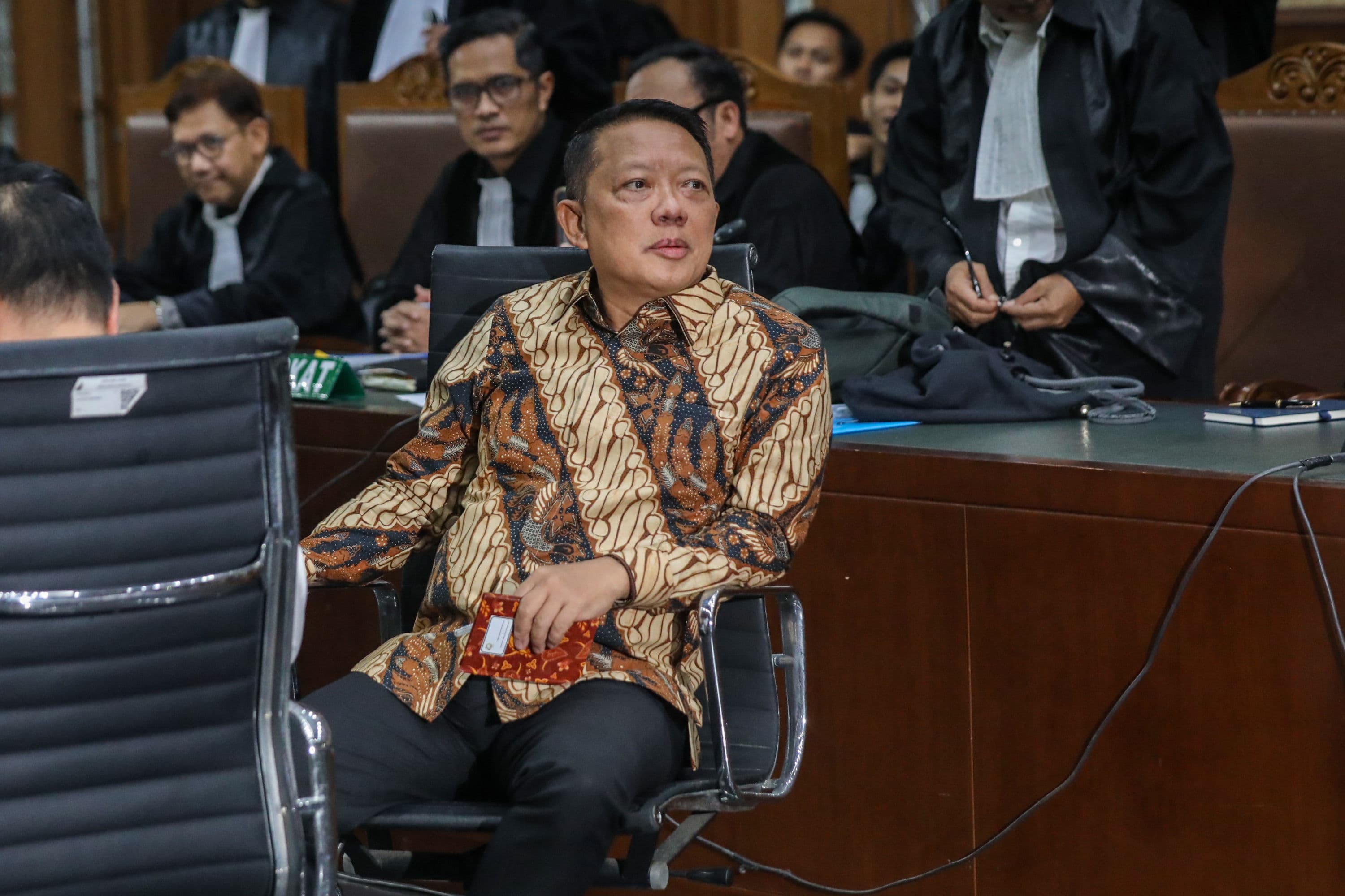 Terdakwa mantan Jampidsus Febrie Adriansyah bersiap menjalani sidang perdana kasus Tindak Pidana Pencucian Uang (TPPU) di Pengadilan Tipikor, Jakarta, Rabu (7/10/2026). AKURAT.CO/Endra Prakoso