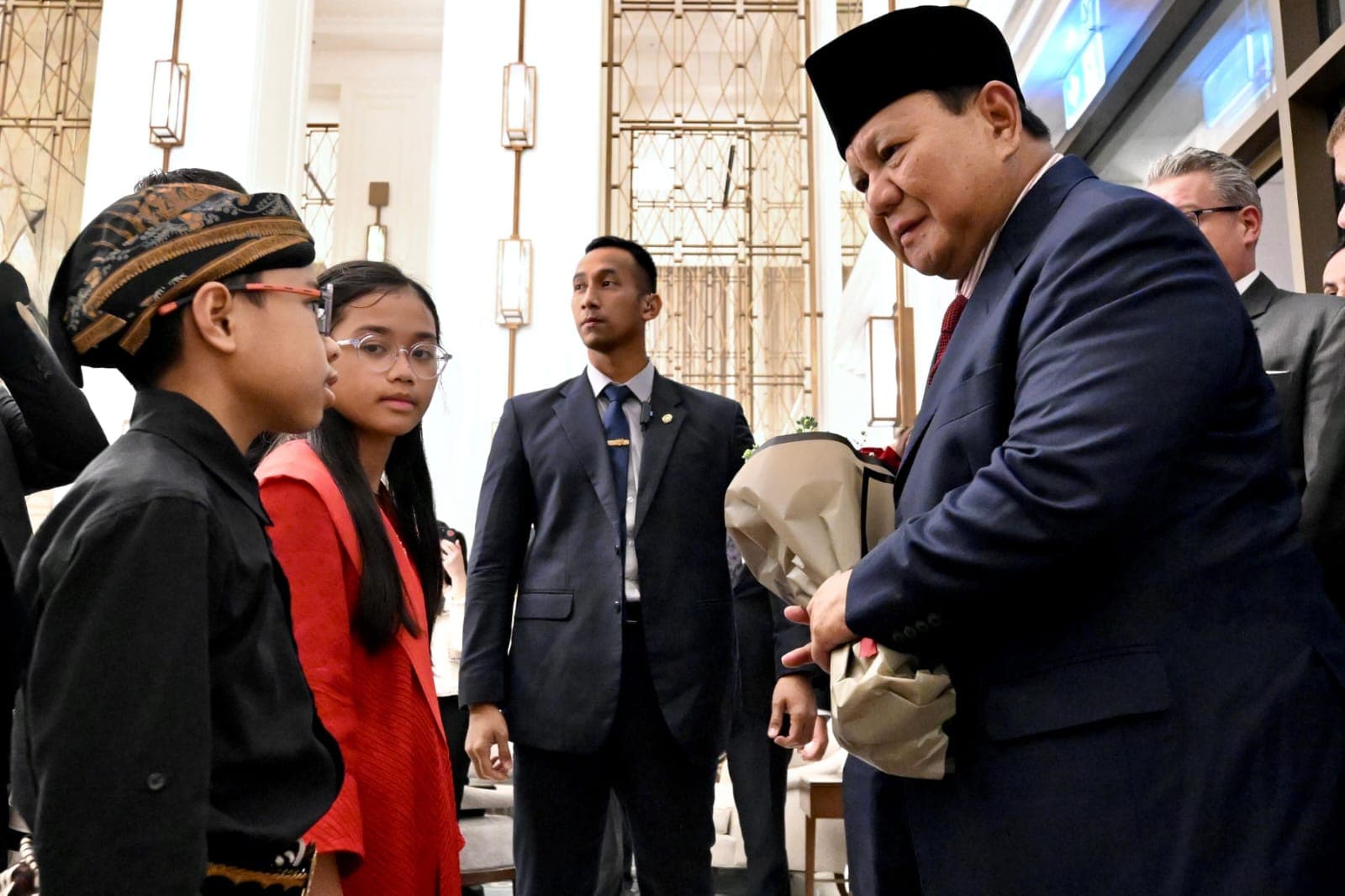 Hangat dan Penuh Haru Saat Diaspora Indonesia Sambut Prabowo di Amman