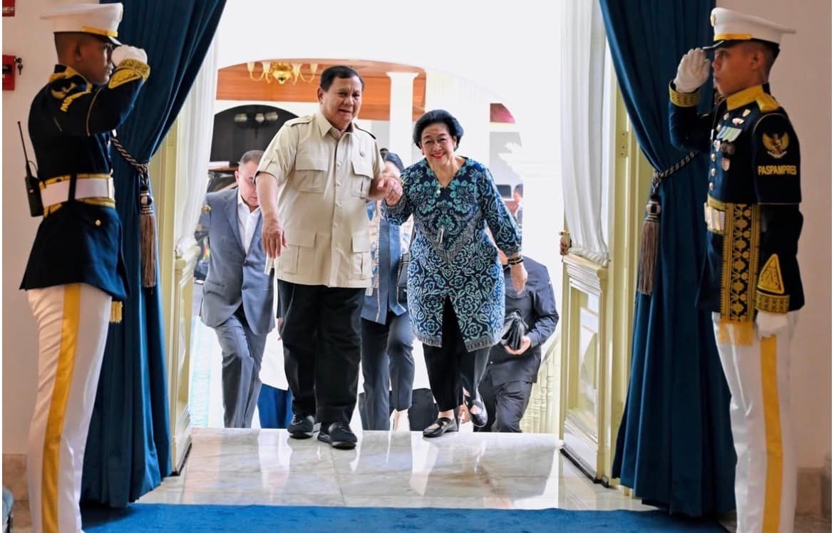 Pakai Batik Biru, Megawati Temui Prabowo di Istana Merdeka
