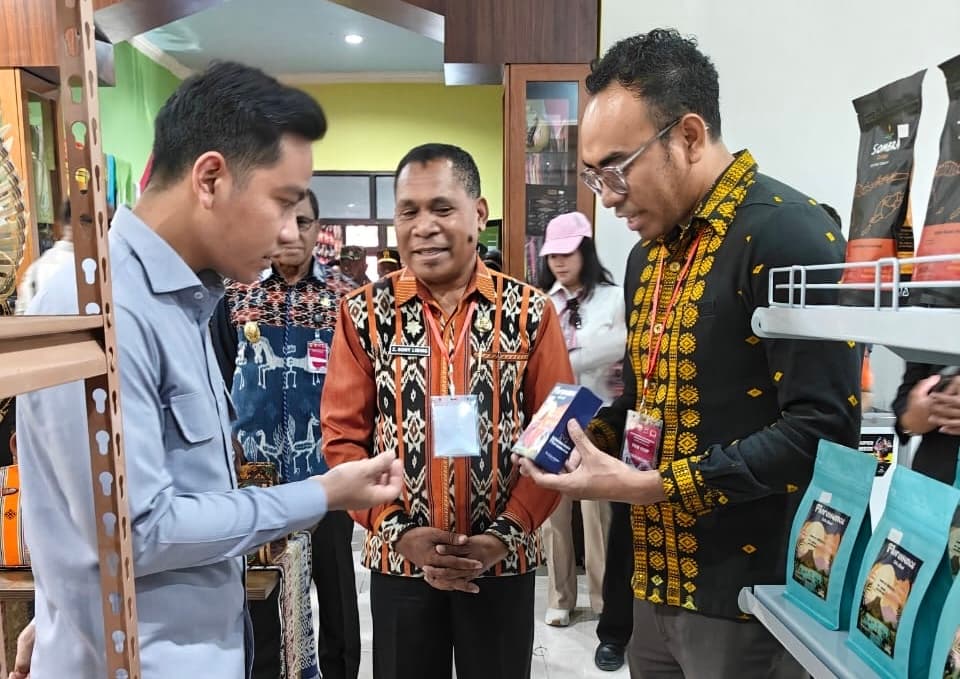 Gibran Tinjau NTT Mart, Dorong Hilirisasi dan Akses Pasar Produk Lokal