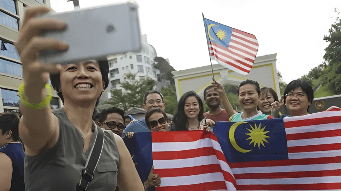 Pertumbuhan Ekonomi Malaysia Melambat, Risiko Global Mulai Terasa