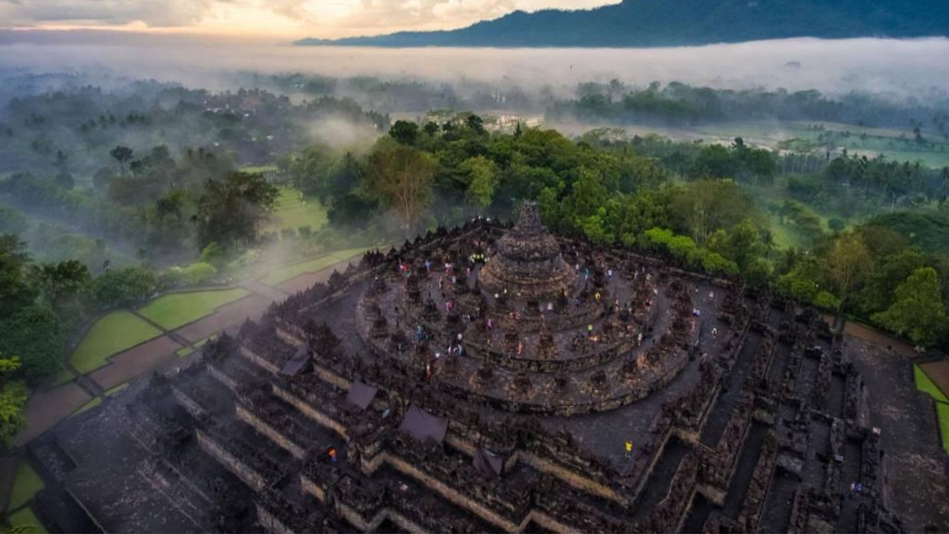 5 Fakta Menarik Candi Terbesar di Indonesia