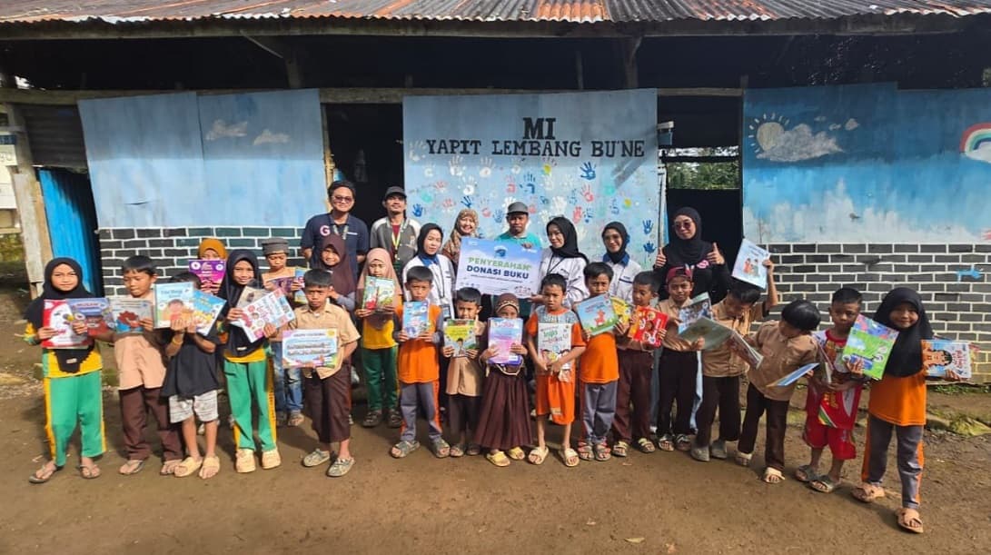 Potret Senyum Anak-anak Pedalaman Mendapat Ribuan Buku Baru dari PNM