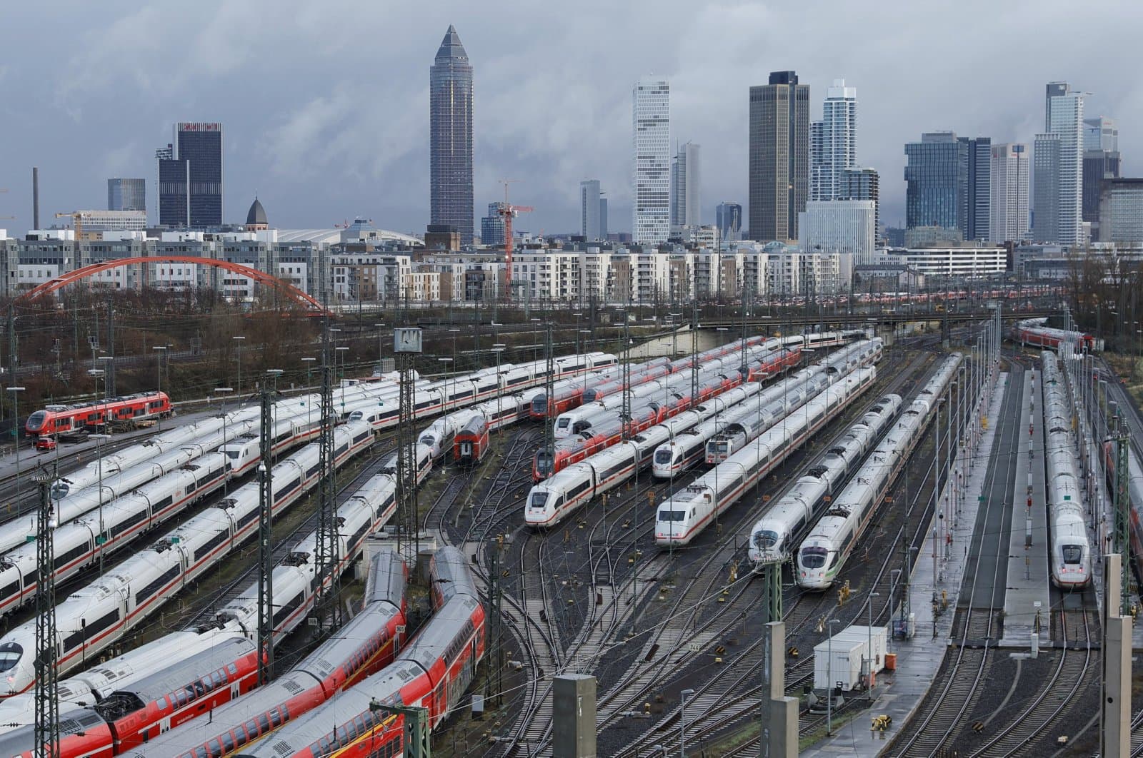Seluruh Layanan Kereta Api di Jerman Berhenti Mendadak