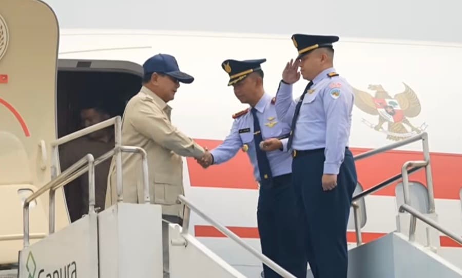 Presiden Prabowo Tiba di Kalimantan Barat, Pimpin Langsung Penanganan Karhutla