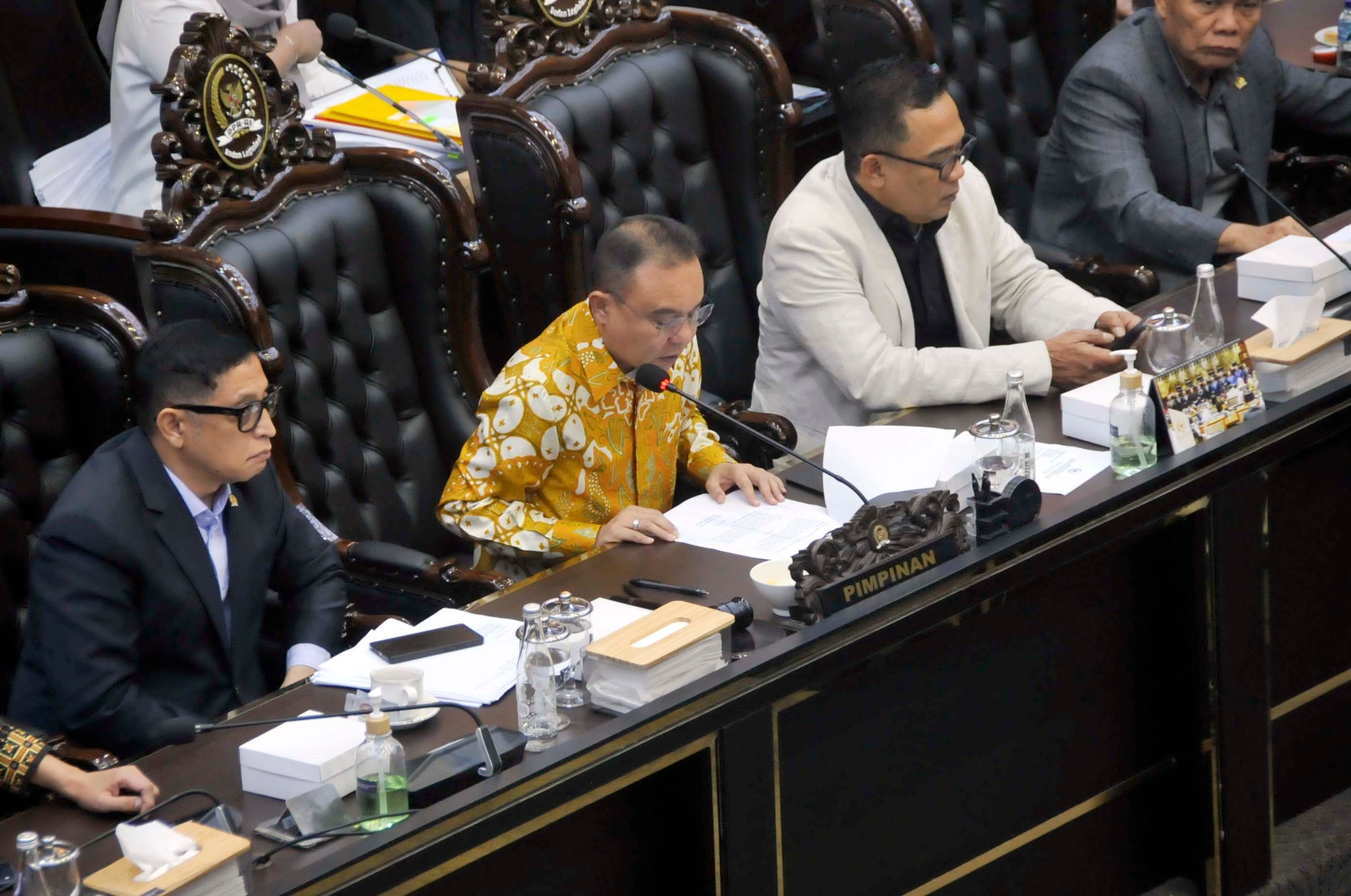 Wakil Ketua DPR RI, Sufmi Dasco Ahmad memimpin rapat pleno Badan Legislasi (Baleg) DPR bersama pemerintah di Kompleks Parlemen, Senayan, Jakarta, Senin (21/9/2026).  AKURAT.CO/Sopian