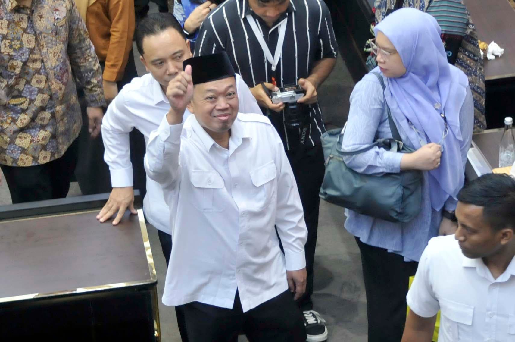 Menteri Agraria dan Tata Ruang Nusron Wahid usai menghadiri rapat pleno Badan Legislasi (Baleg) DPR di Kompleks Parlemen, Senayan, Jakarta, Senin (21/9/2026). AKURAT.CO/Sopian