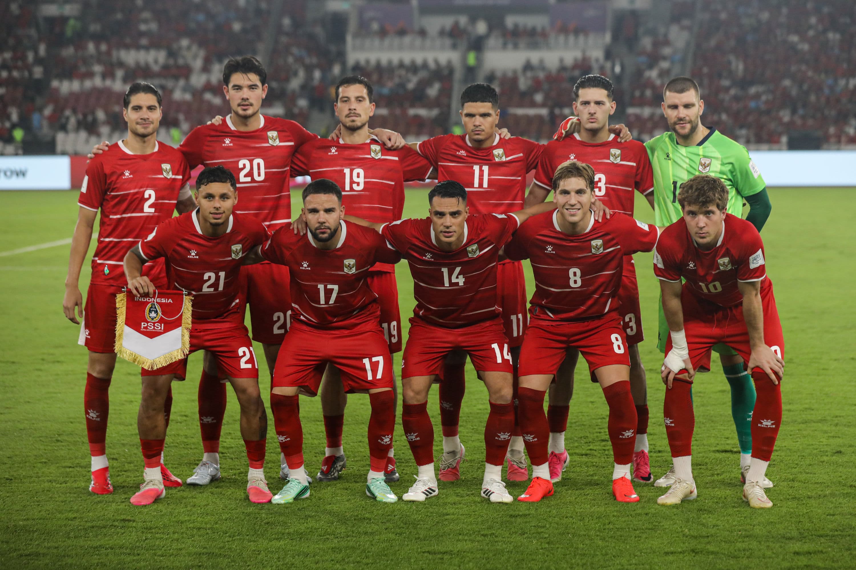  Pesepak bola Timnas Indonesia berfoto bersama sebelum melawan Timnas Malaysia dalam pertandingan penyisihan Grup A Divisi 1 FIFA ASEAN Cup 2026 di Stadion Utama Gelora Bung Karno, Senayan, Jakarta, Senin (28/9/2026). AKURAT.CO/Endra Prakoso