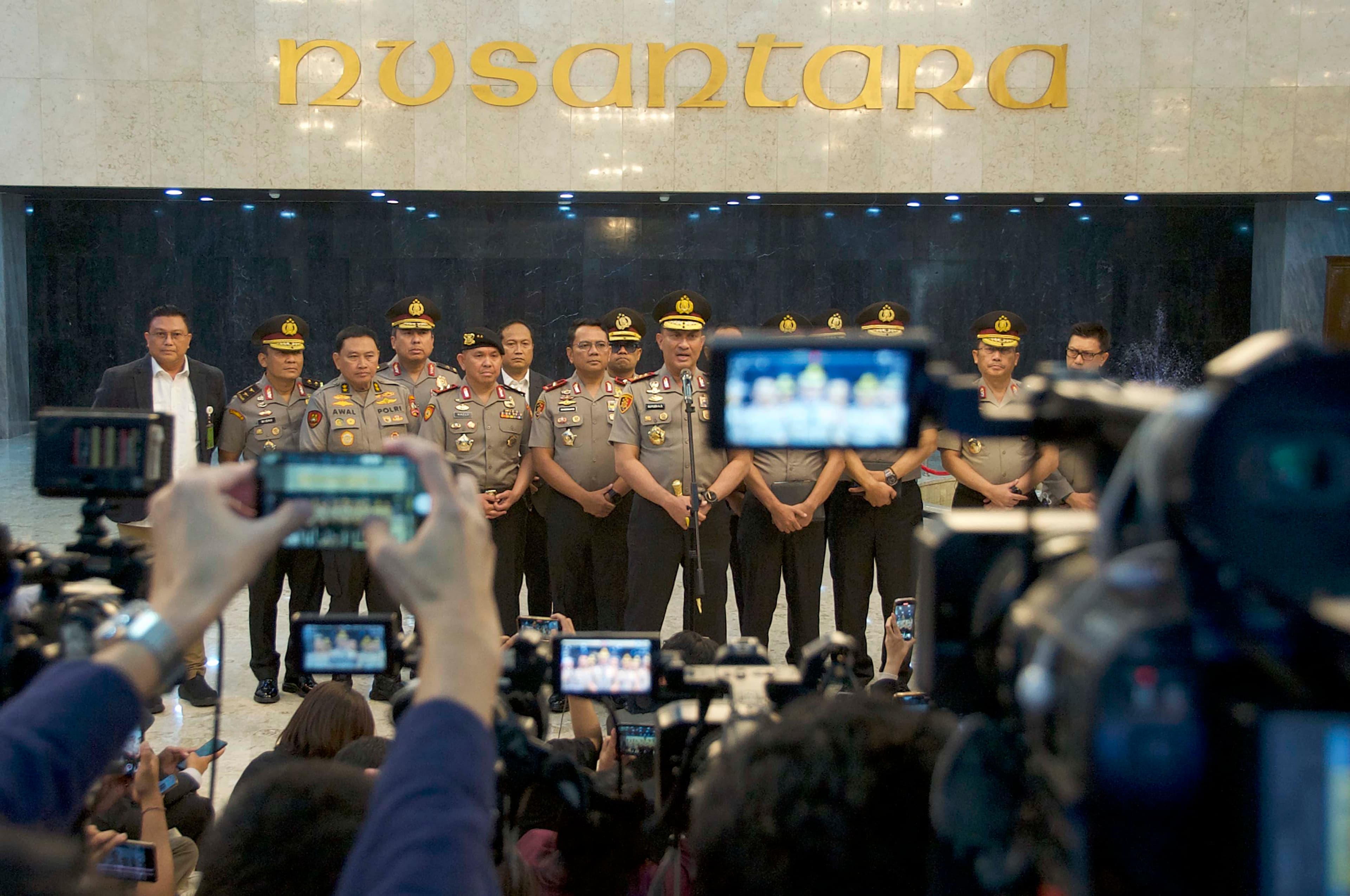 Calon Kepala Kepolisian Negara Republik Indonesia (Kapolri) Komisaris Jenderal Polisi Suyudi Ario Seto  menyampaikan keterangan pers usai mengikuti Rapat Paripurna Ke-8 DPR Masa Persidangan I Tahun Sidang 2026-2027 di Kompleks Parlemen, Senayan, Jakarta, Kamis (1/10/2026).AKURAT.CO/Sopian