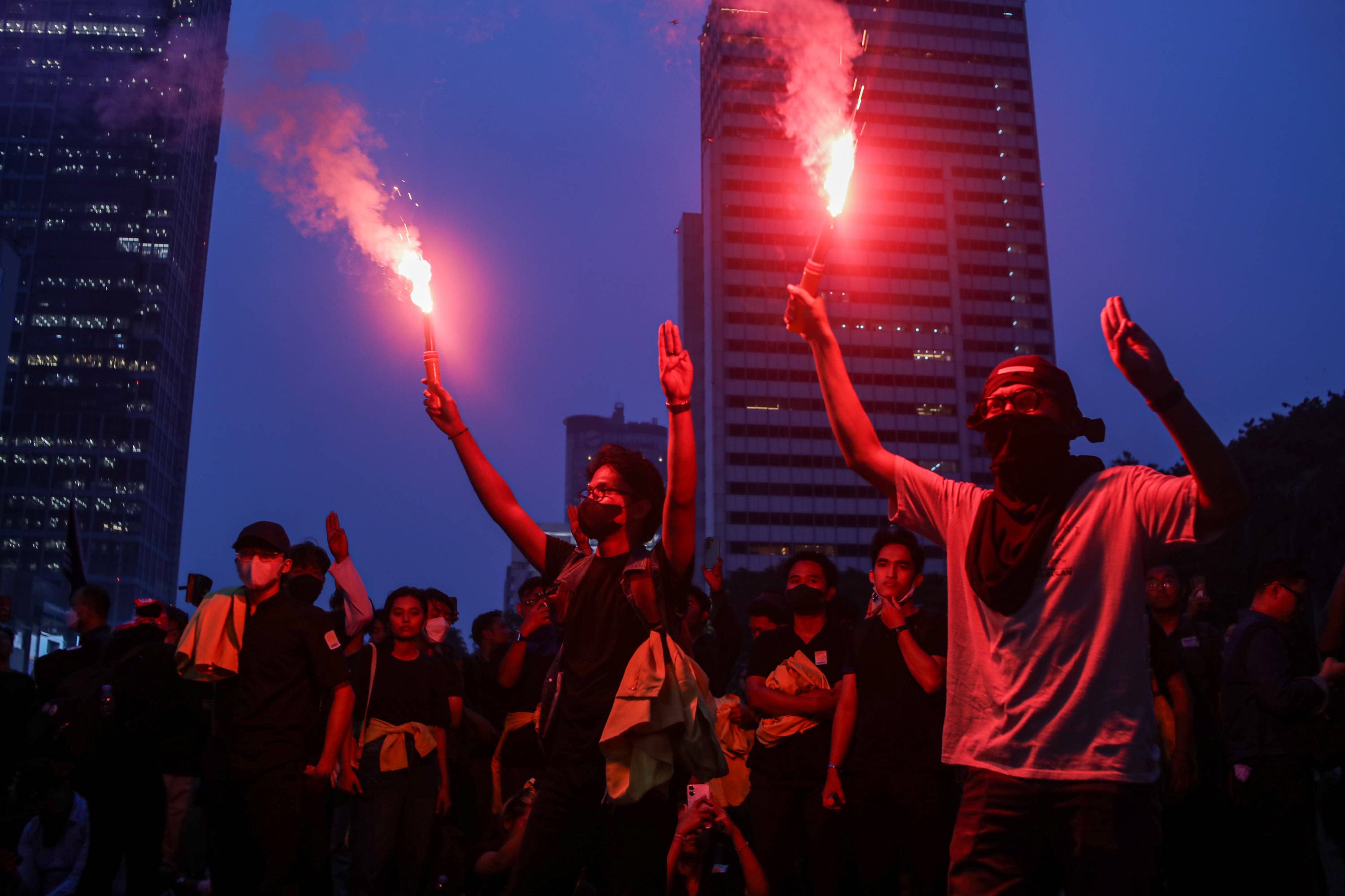Mahasiswa dan masyarakat umum melakukan aksi unjuk rasa di kawasan Bundaran HI, Jakarta, Rabu (28/10/2026). AKURAT.CO/Endra Prakoso