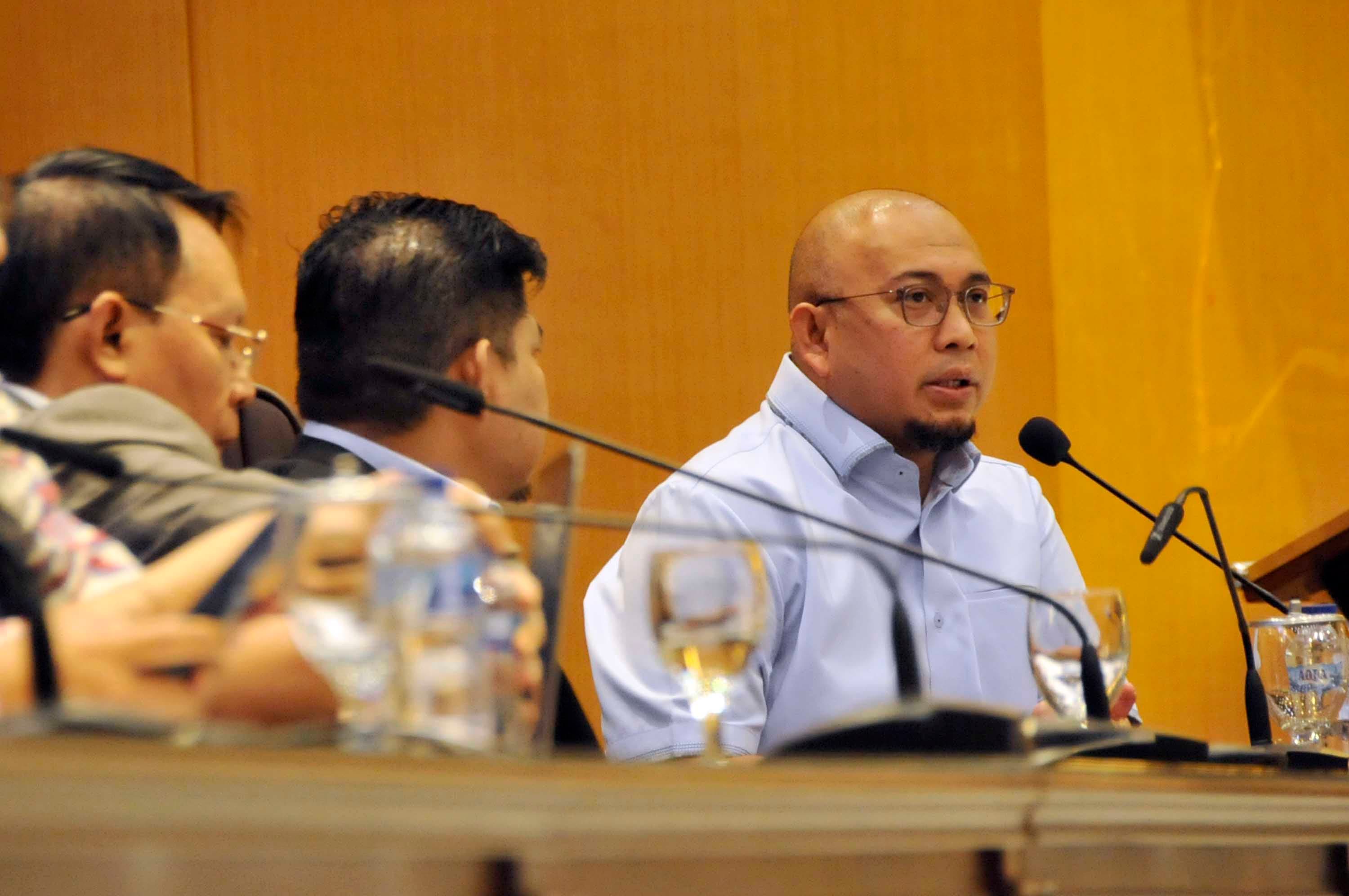 Anggota DPR RI Fraksi Gerindra Andre Rosiade saat menjadi pembicara dalam diskusi  Dialektika Demokrasi di Gedung Parlemen Senayan, Jakarta, Kamis (22/10/2026).  AKURAT.CO/Sopian