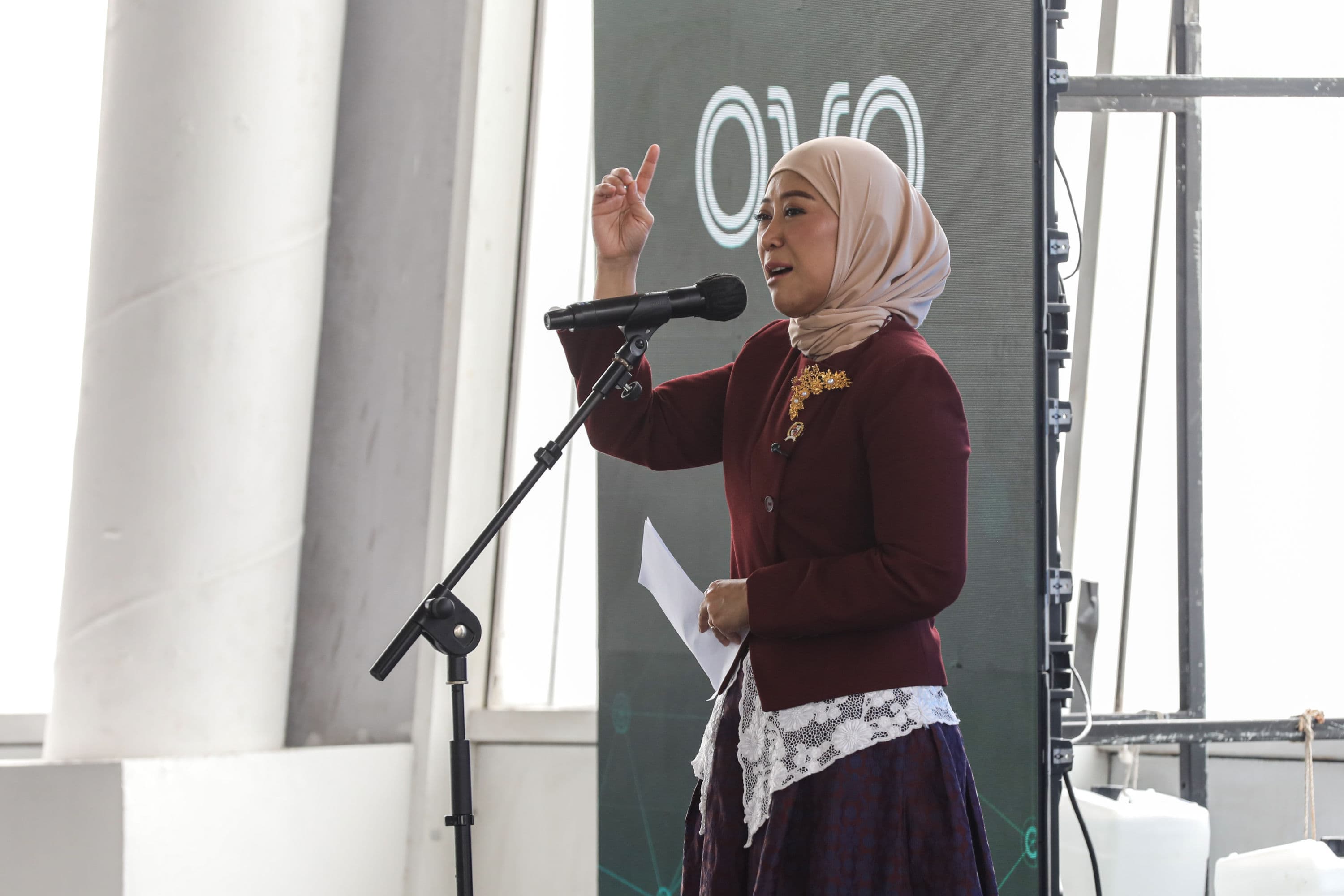 Menteri Komunikasi dan Digital Meutya Hafid menyampaikan sambutan saat peluncuran GEBUK JUDOL (Gerakan Bareng Ungkap Judi Online) Ronde 3 di Jakarta, Kamis (1/10/2026). AKURAT.CO/Endra Prakoso