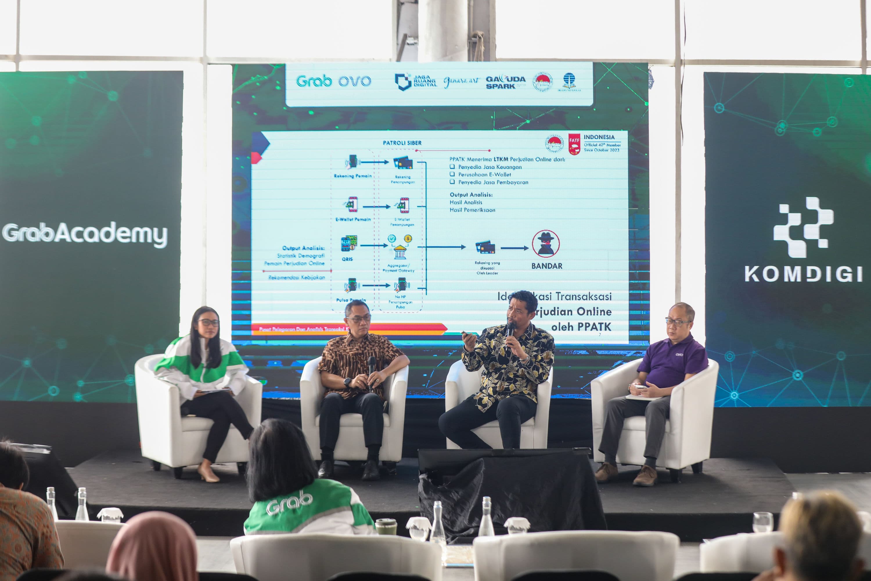 Para narasumber saat menyampaikan pemaparan dalam sesi diskusi saat peluncuran GEBUK JUDOL (Gerakan Bareng Ungkap Judi Online) Ronde 3 di Jakarta, Kamis (1/10/2026).AKURAT.CO/Endra Prakoso