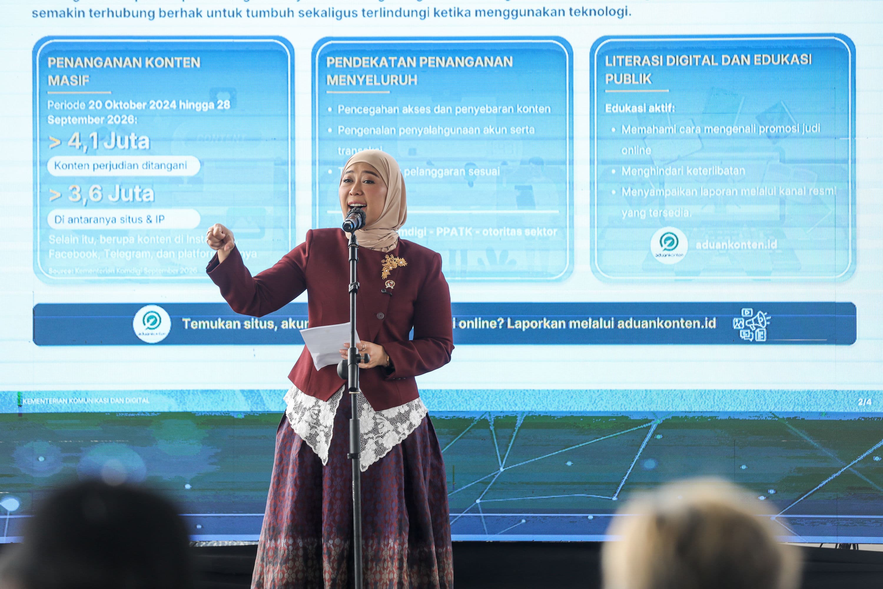 Menteri Komunikasi dan Digital Meutya Hafid menyampaikan sambutan saat peluncuran GEBUK JUDOL (Gerakan Bareng Ungkap Judi Online) Ronde 3 di Jakarta, Kamis (1/10/2026). AKURAT.CO/Endra Prakoso