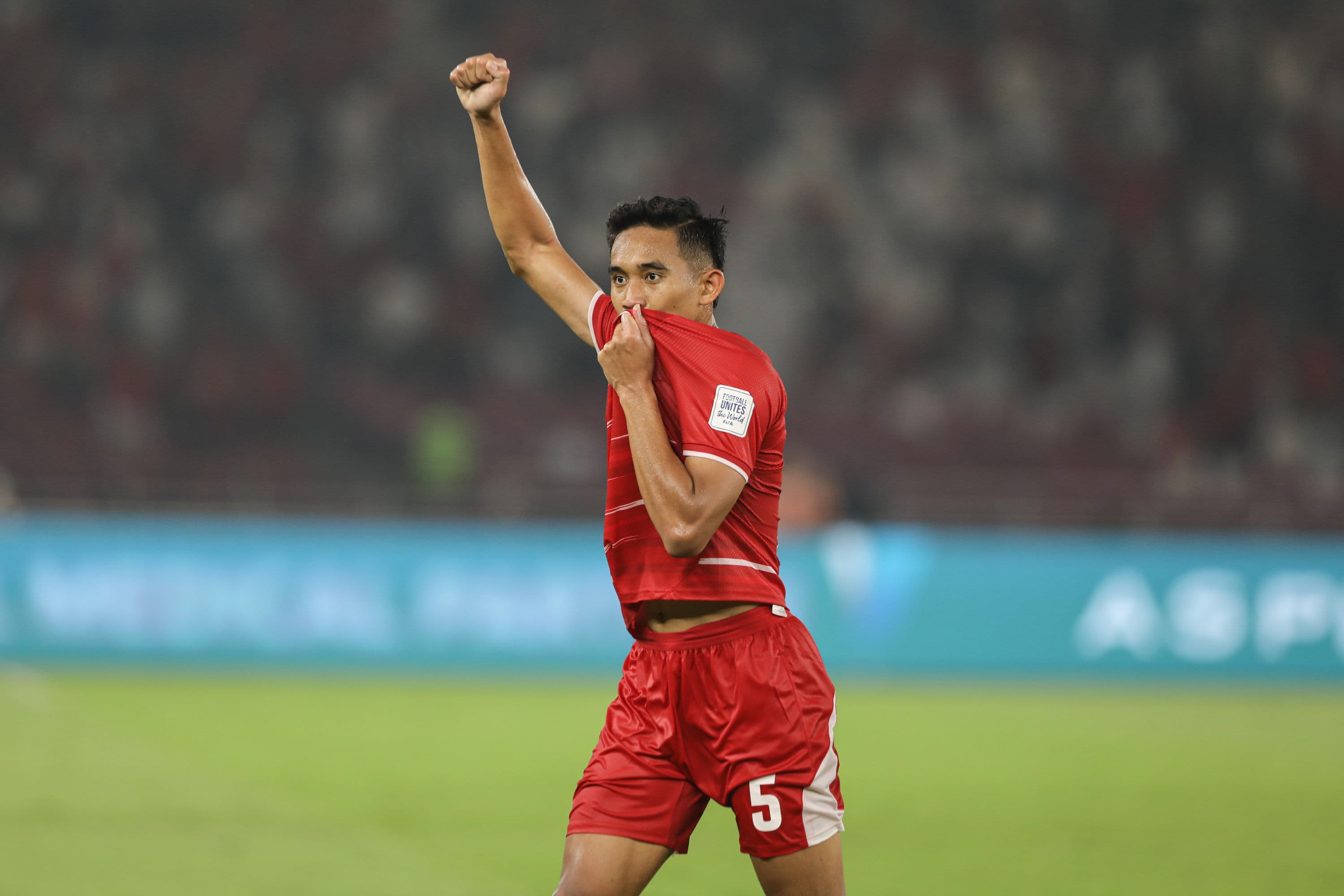 Pesepak bola Timnas Indonesia Rizky Ridho melakukan selebrasi usai membobol gawang Timnas Bangladesh dalam pertandingan penyisihan Grup A FIFA ASEAN Cup 2026 di Stadion Utama Gelora Bung Karno (SUGBK), Senayan, Jakarta, Kamis (1/10/2026). AKURAT.CO/Endra Prakoso
