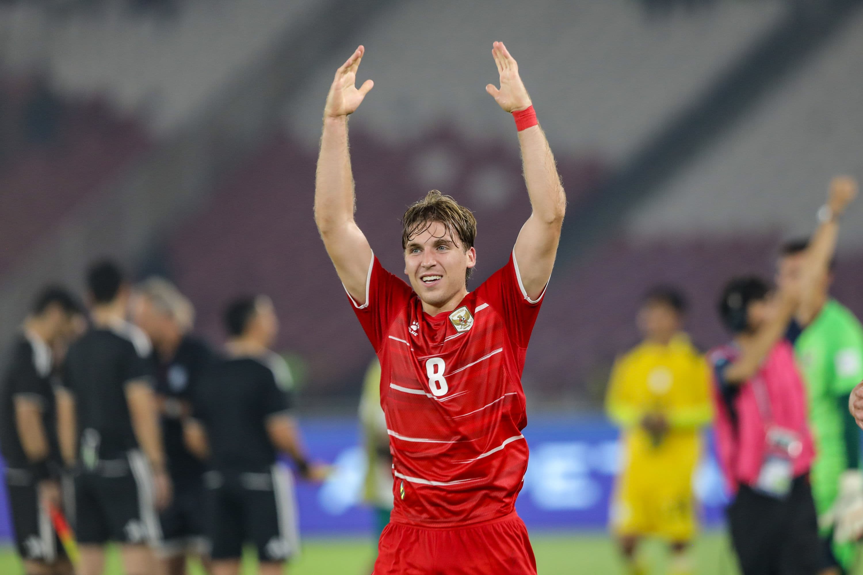 Pesepak bola Timnas Indonesia Luke Vickery merayakan kemenangan usai melawan Timnas Bangladesh dalam pertandingan penyisihan Grup A FIFA ASEAN Cup 2026 di Stadion Utama Gelora Bung Karno (SUGBK), Senayan, Jakarta, Kamis (1/10/2026). AKURAT.CO/Endra Prakoso