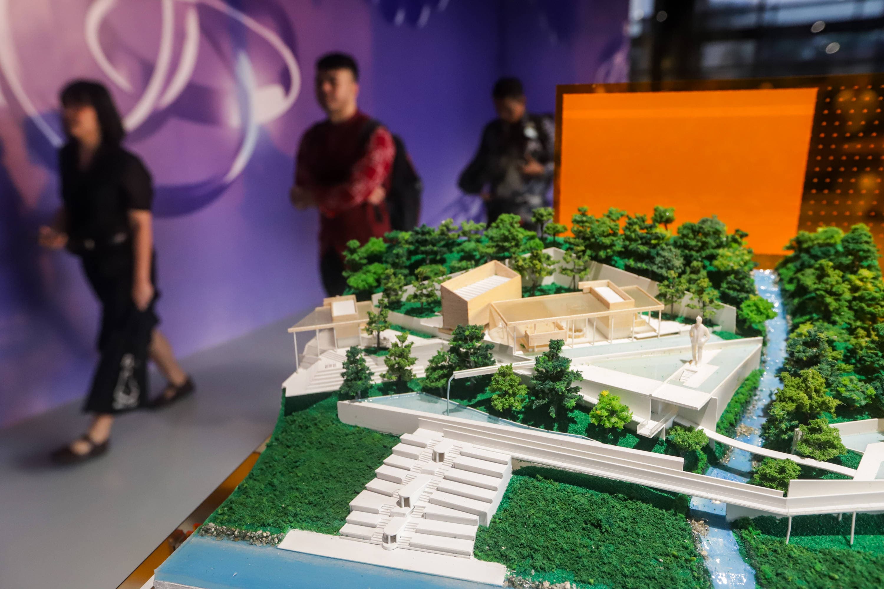 Maket yang ditampilkan pada pameran ekonomi kreatif bertajuk Creativillage dalam rangkaian acara World Conference on Creative Economy (WCCE) 2026 di kawasan SCBD, Jakarta, Rabu (21/10/2026). AKURAT.CO/Endra Prakoso