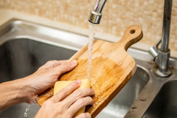Solusi Ampuh Hilangkan Bau Amis di Talenan Kayu: Langkah Praktis dan Bahan Alami
