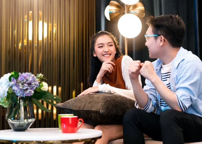 Apakah Wajar Split Bill Saat Kencan Pertama