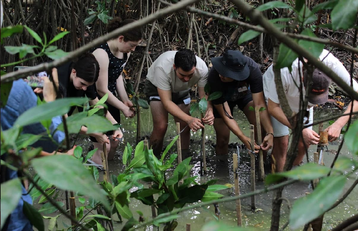 Rayakan Semangat Berbagi, Grab Salurkan Donasi Rp1,5 Miliar kepada 8 Komunitas